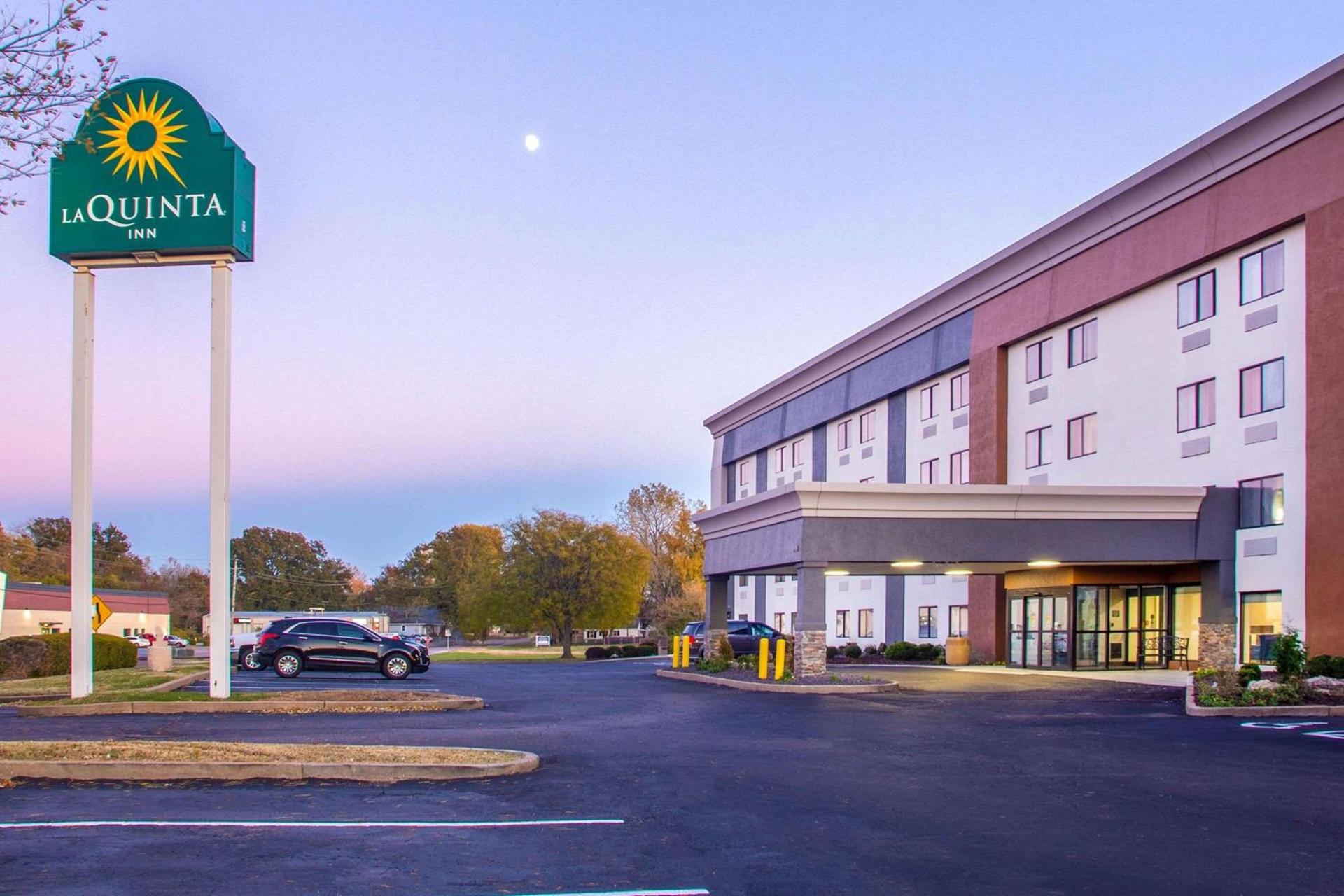 La Quinta Inn & Suites by Wyndham St Louis Hazelwood North photo 16