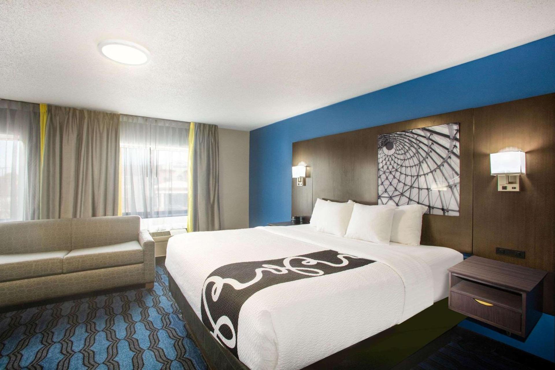 La Quinta Inn & Suites by Wyndham St Louis Hazelwood North photo 22