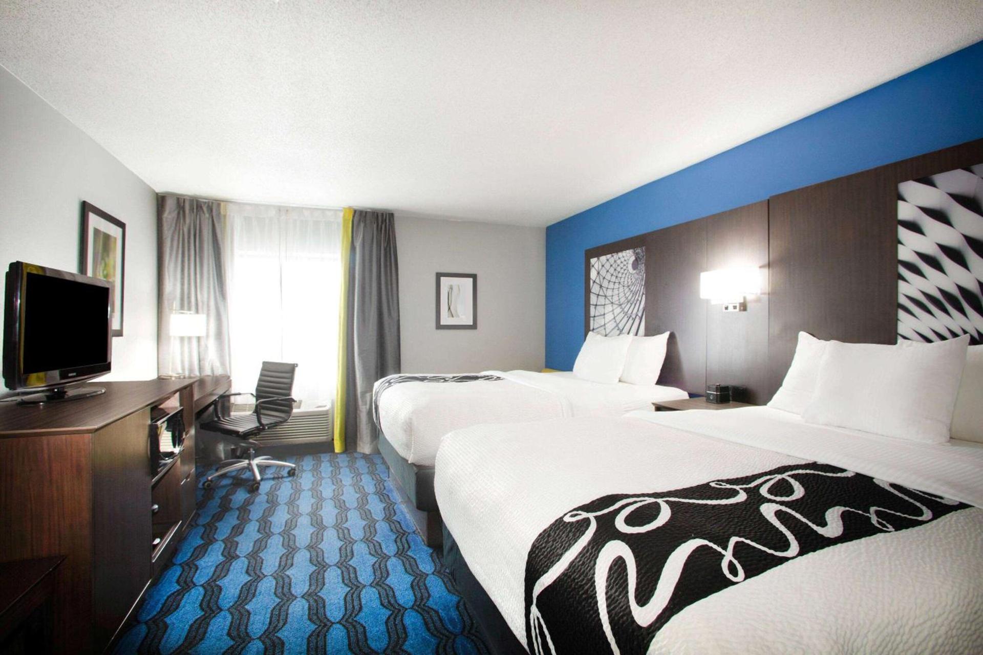La Quinta Inn & Suites by Wyndham St Louis Hazelwood North photo 28
