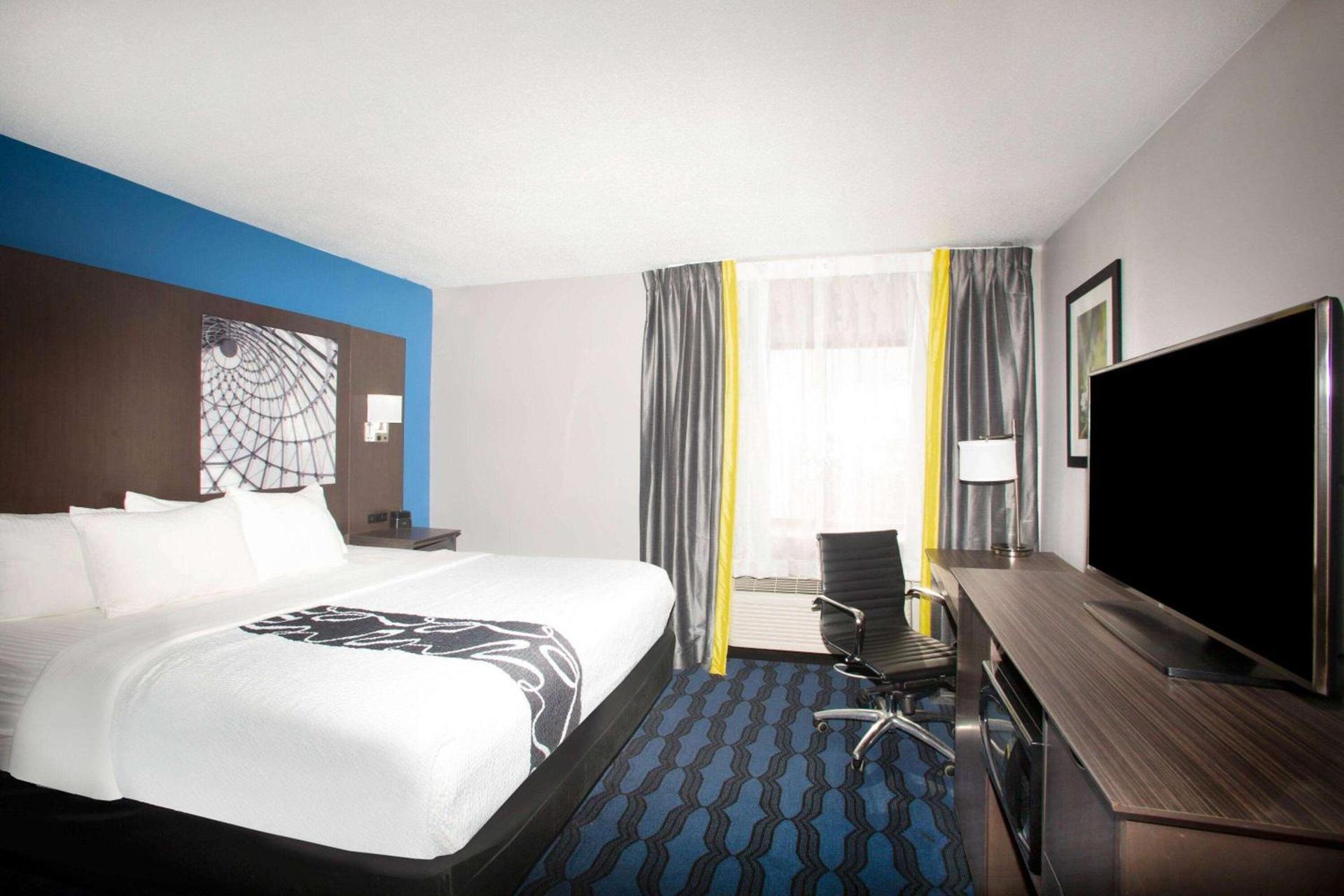 La Quinta Inn & Suites by Wyndham St Louis Hazelwood North photo 29