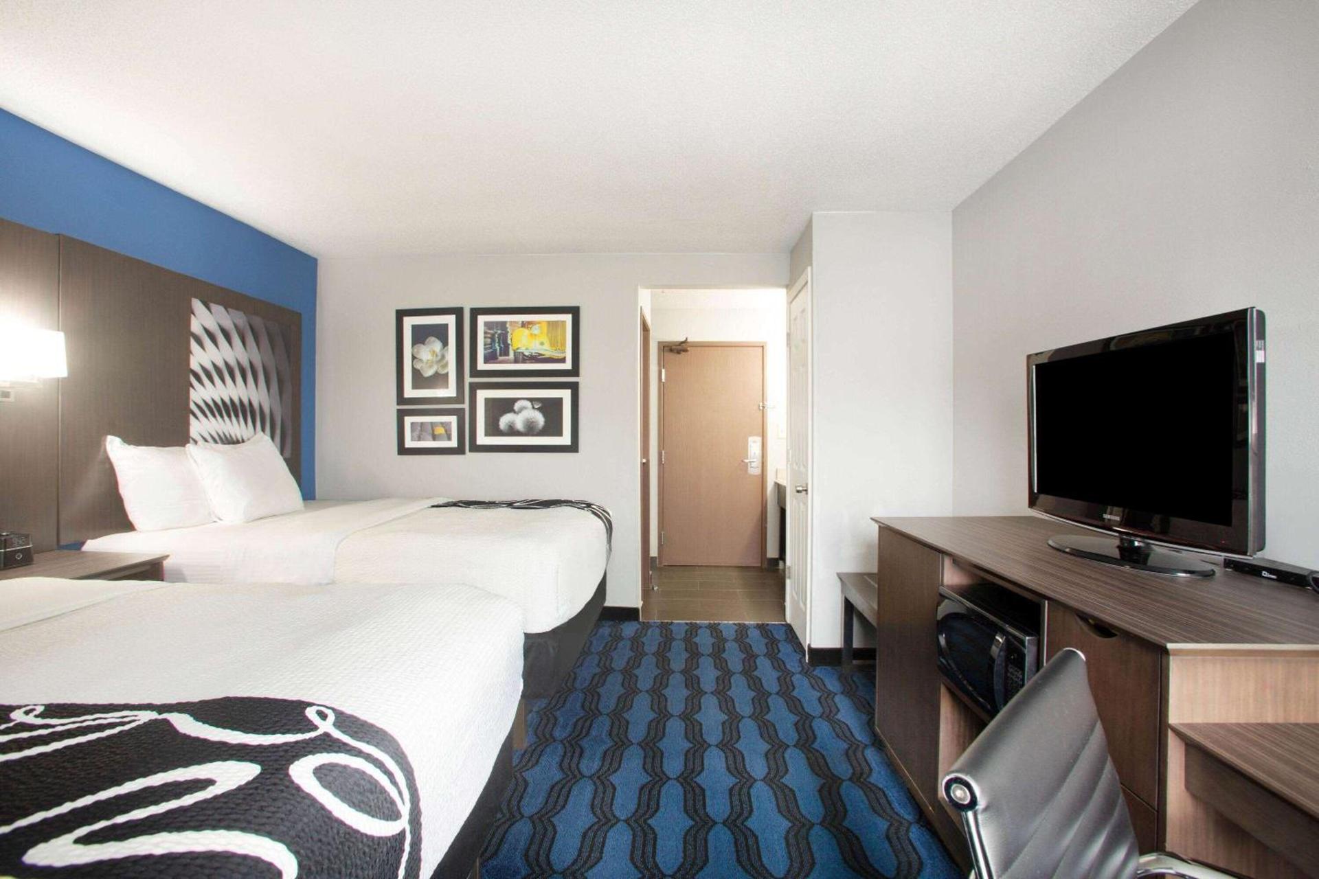 La Quinta Inn & Suites by Wyndham St Louis Hazelwood North photo 33