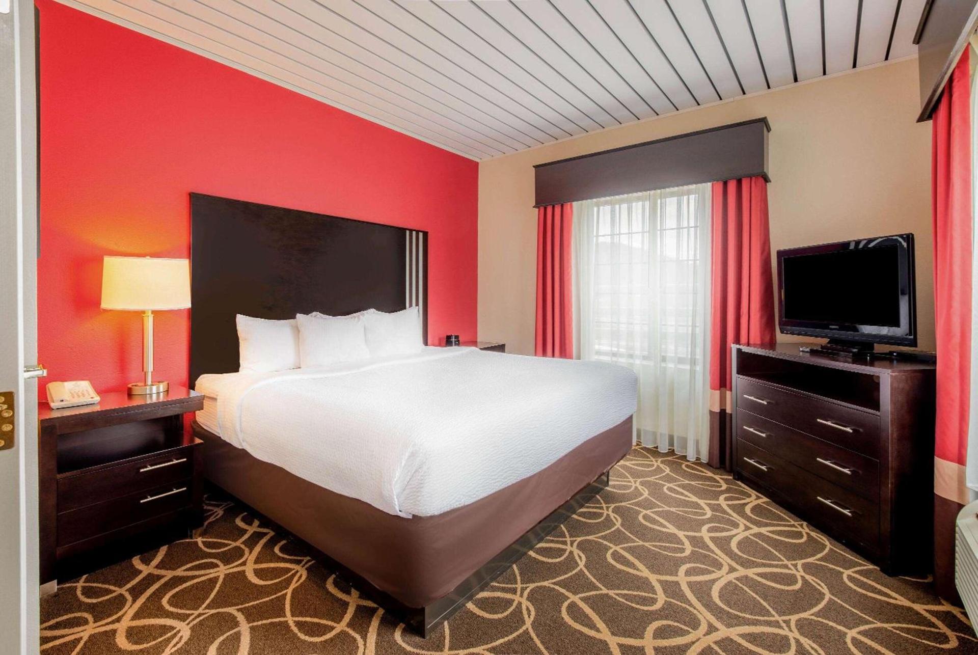 La Quinta by Wyndham Elkview - Charleston NE photo 38