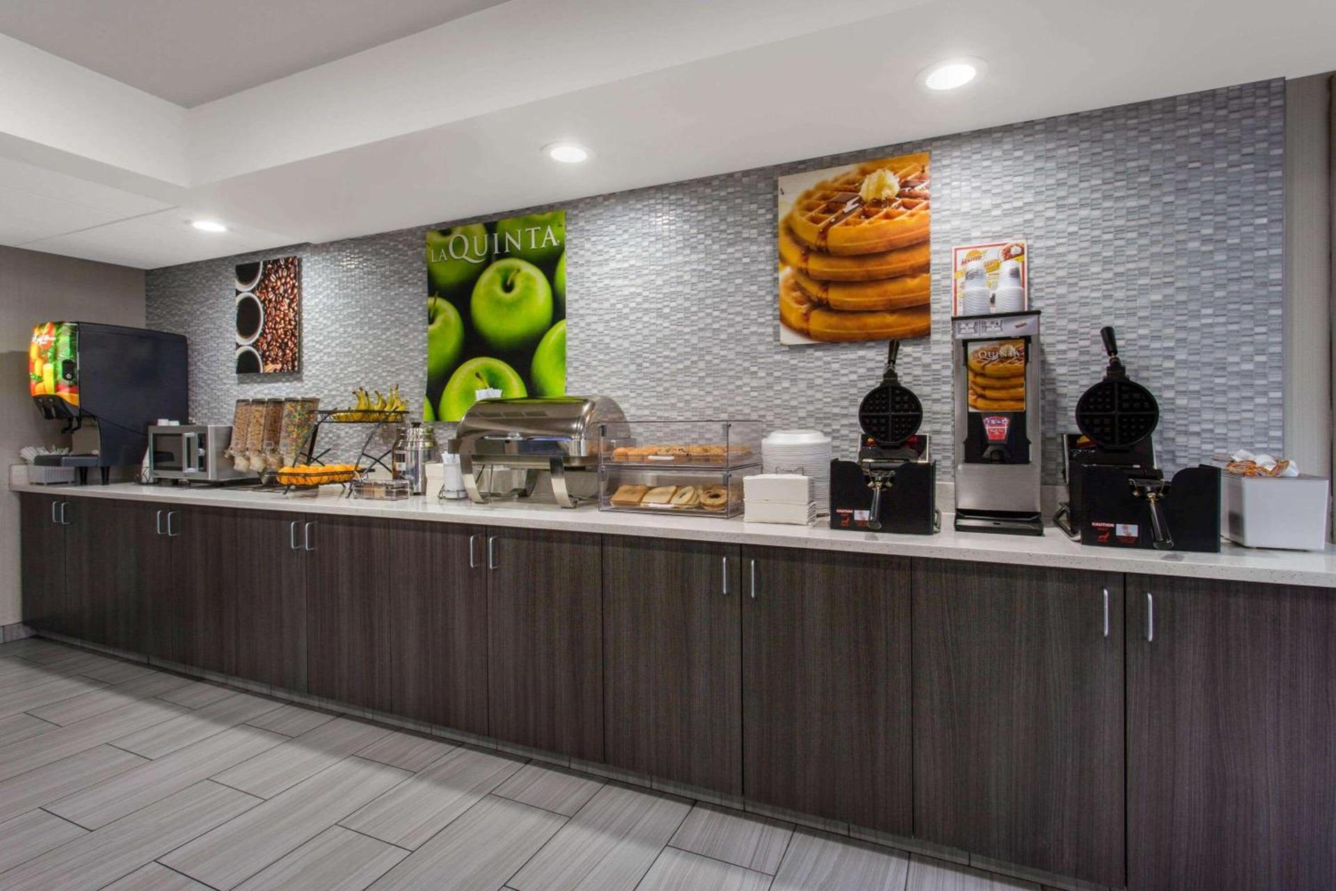 La Quinta by Wyndham Effingham photo 50