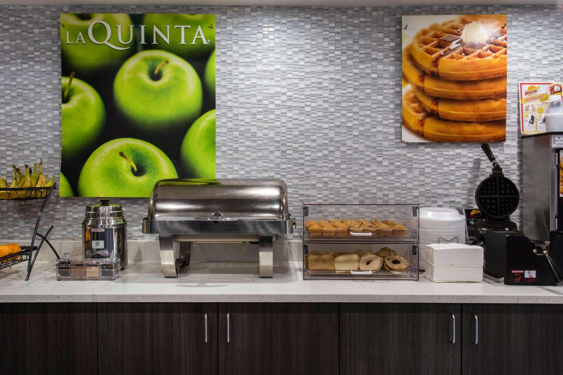 La Quinta by Wyndham Effingham photo 54
