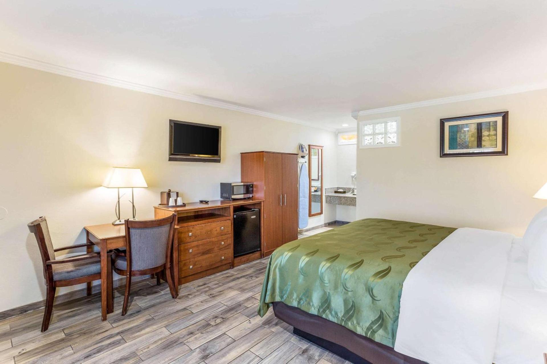 Quality Inn Escondido San Diego North County photo 11
