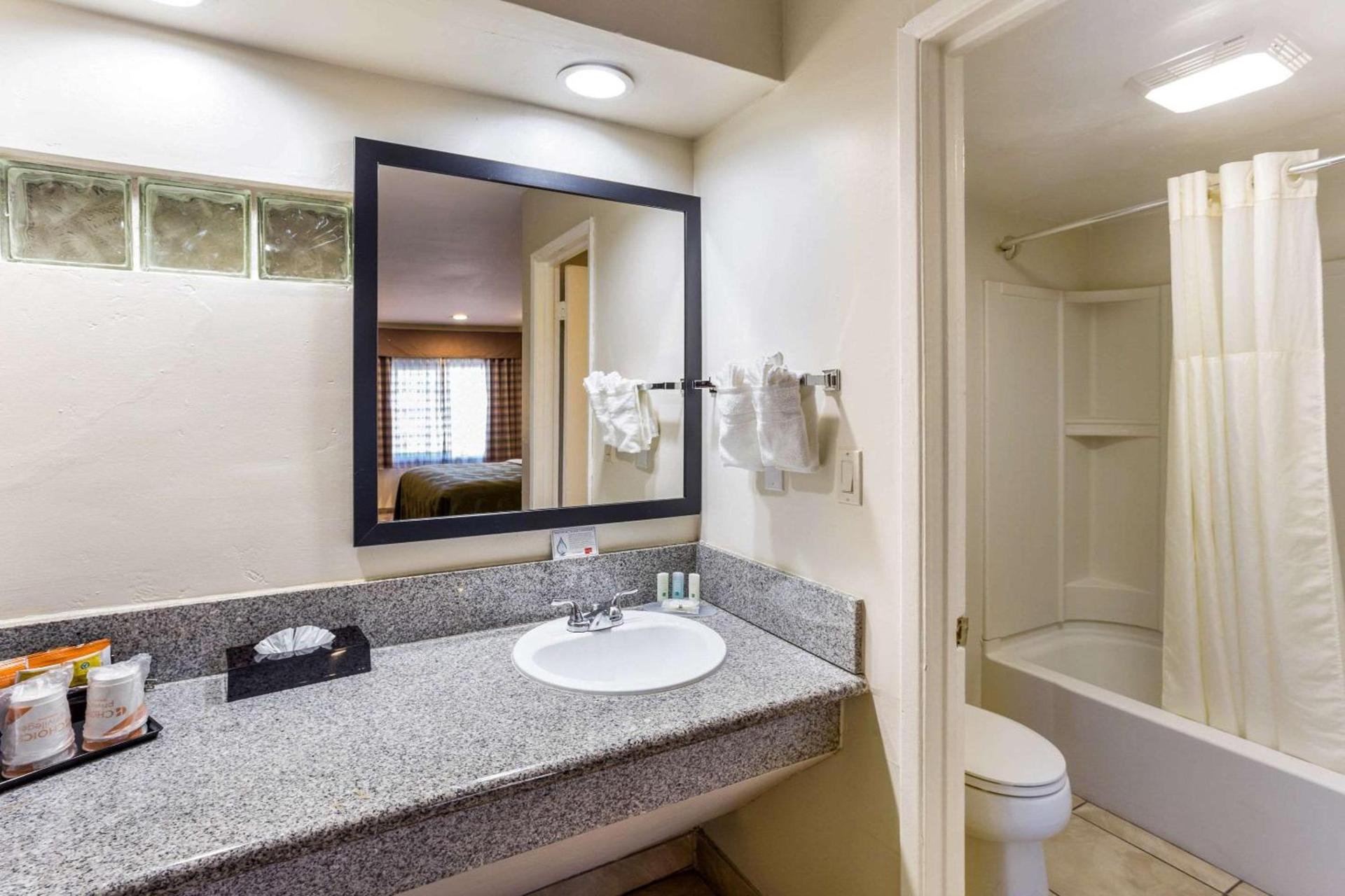 Quality Inn Escondido San Diego North County photo 17