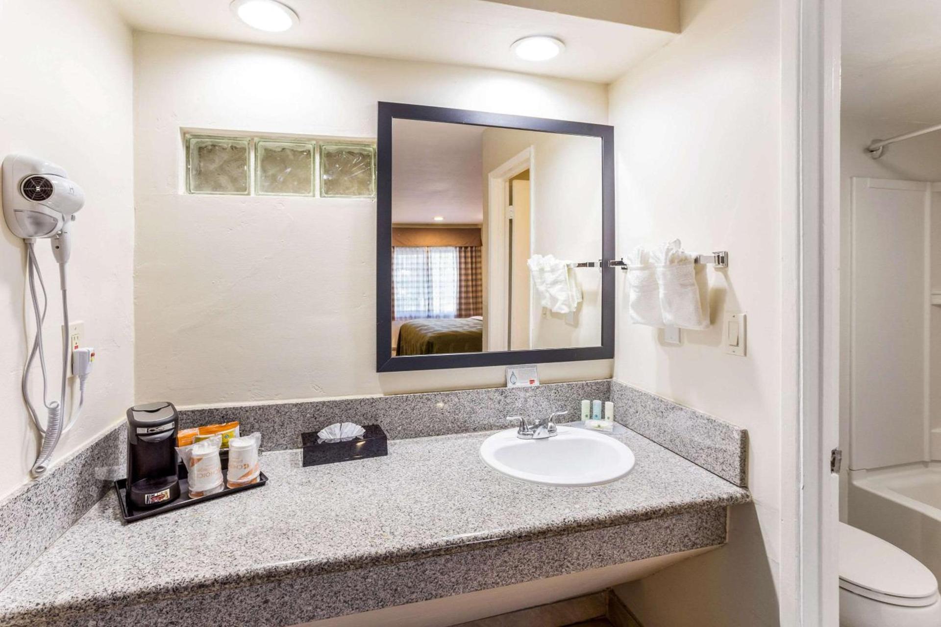 Quality Inn Escondido San Diego North County photo 16