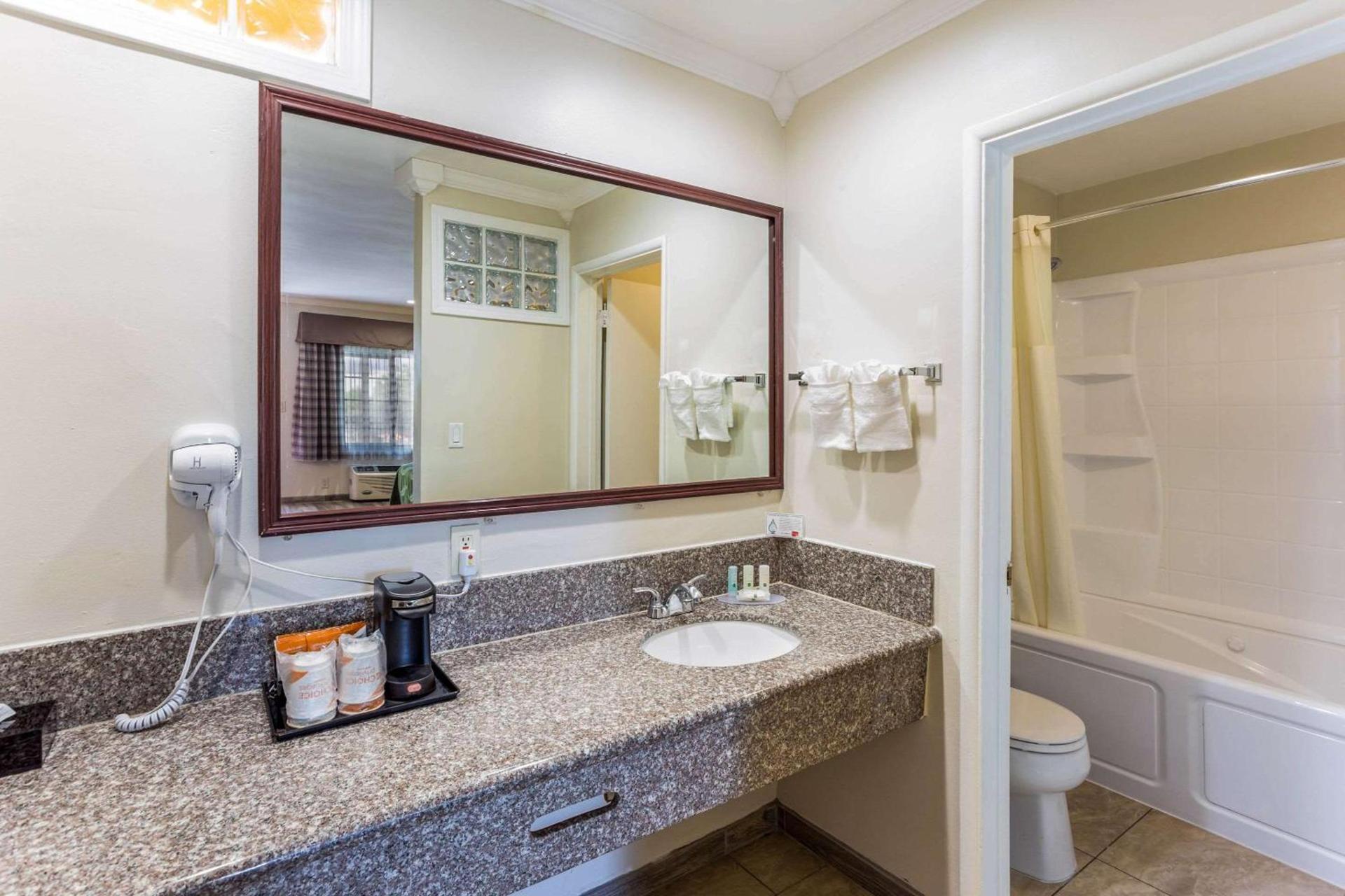 Quality Inn Escondido San Diego North County photo 28