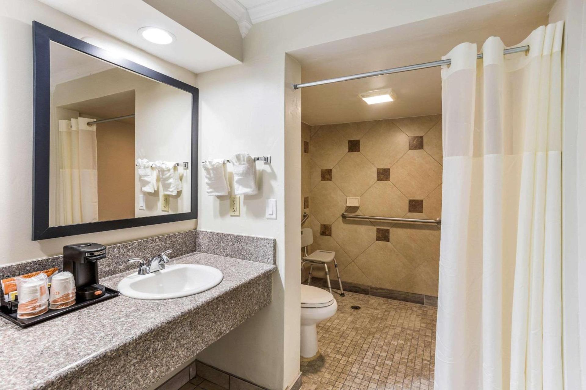 Quality Inn Escondido San Diego North County photo 32