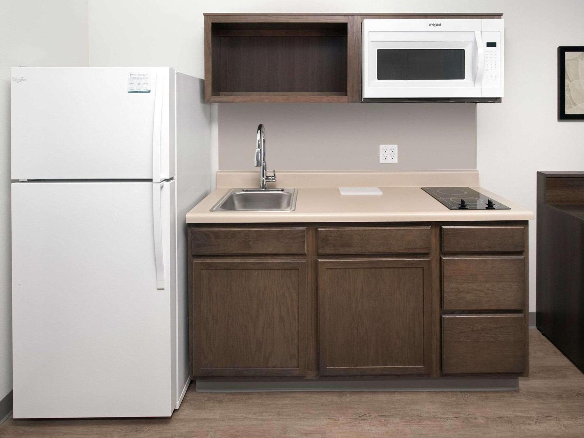 WoodSpring Suites Toledo Maumee photo 5