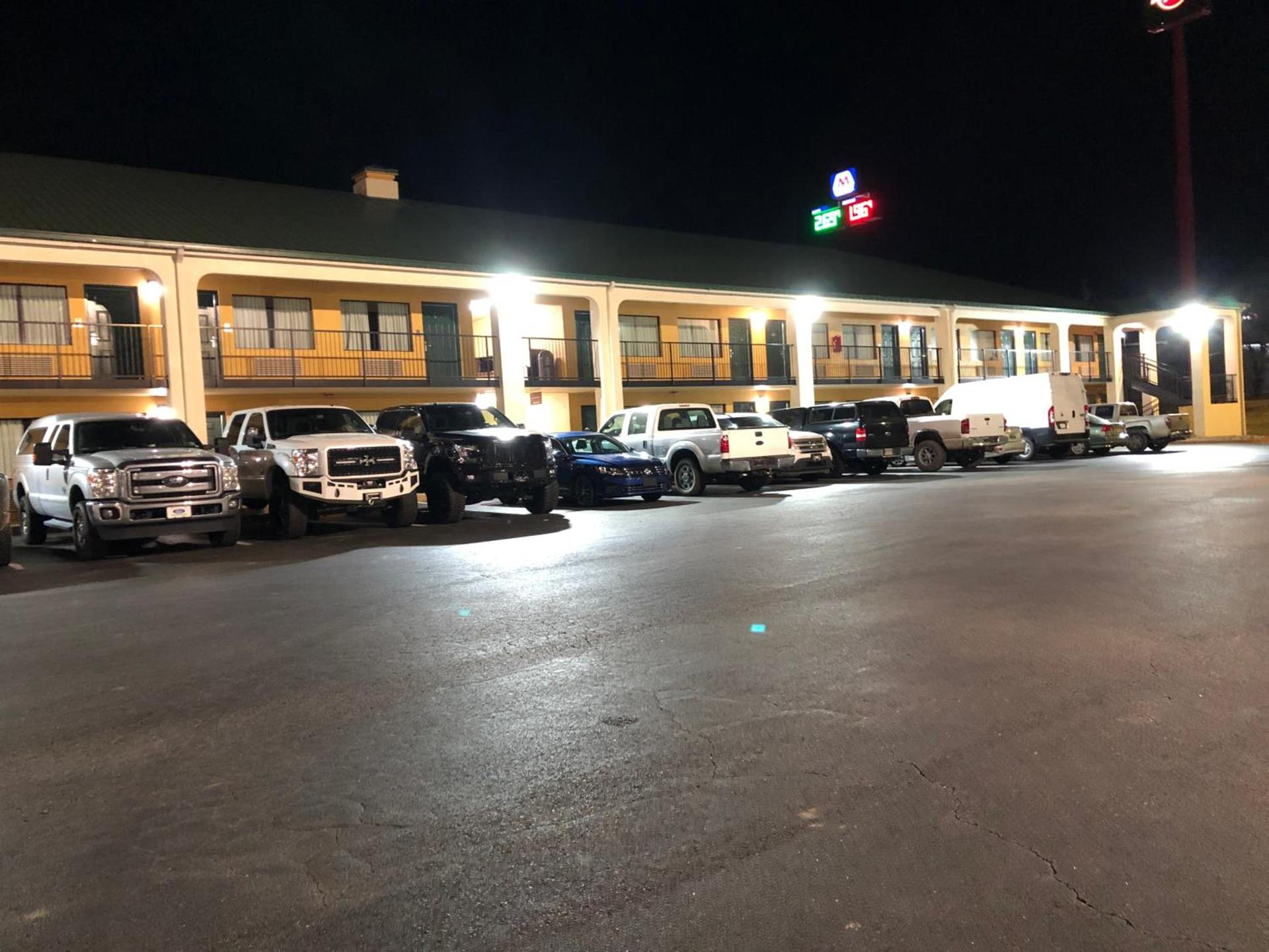 Howard Johnson by Wyndham Perry GA photo 12