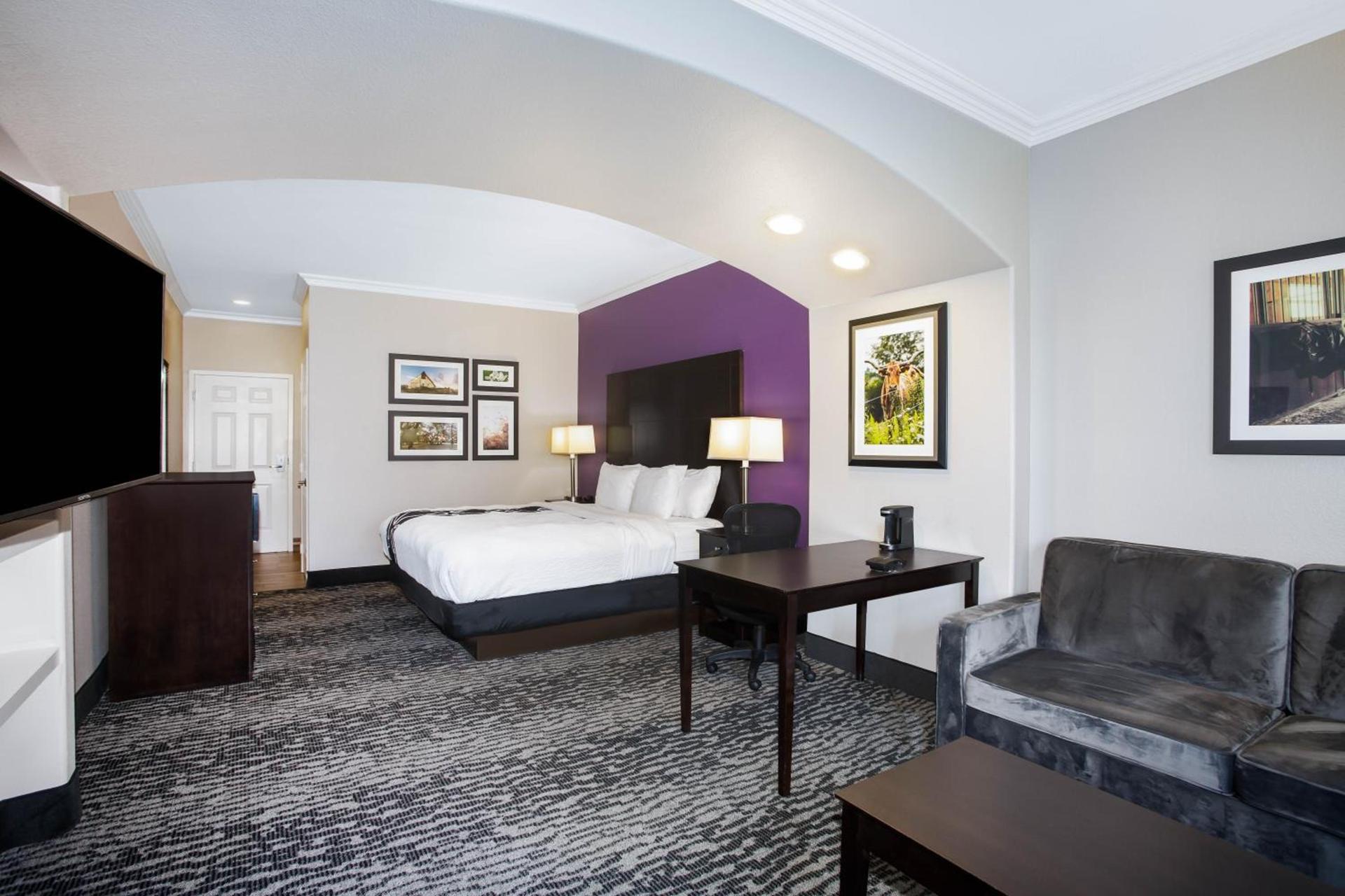 La Quinta by Wyndham Columbus TX photo 15
