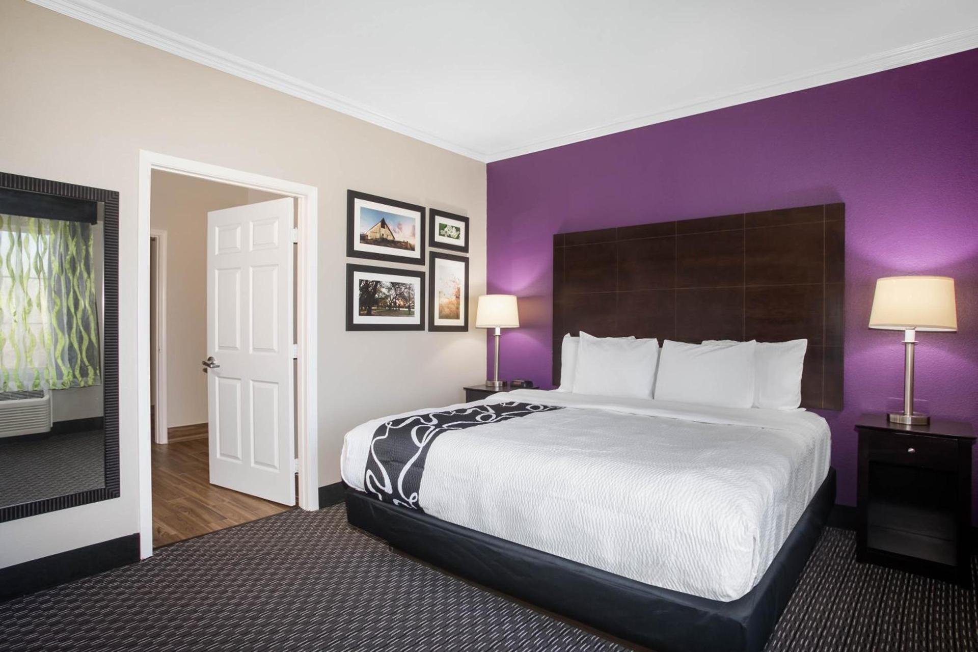 La Quinta by Wyndham Columbus TX photo 4