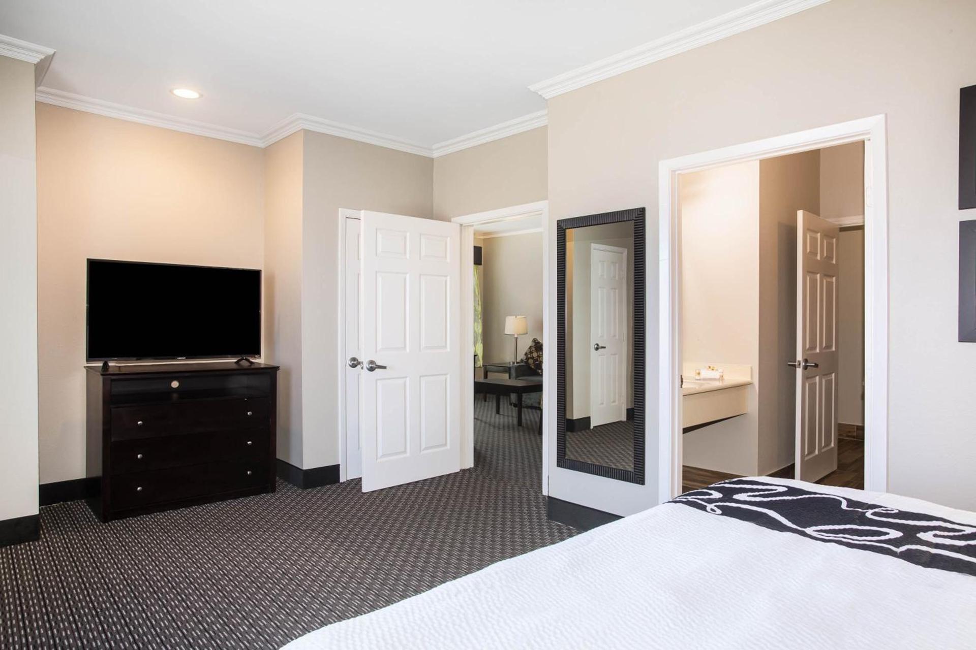 La Quinta by Wyndham Columbus TX photo 10