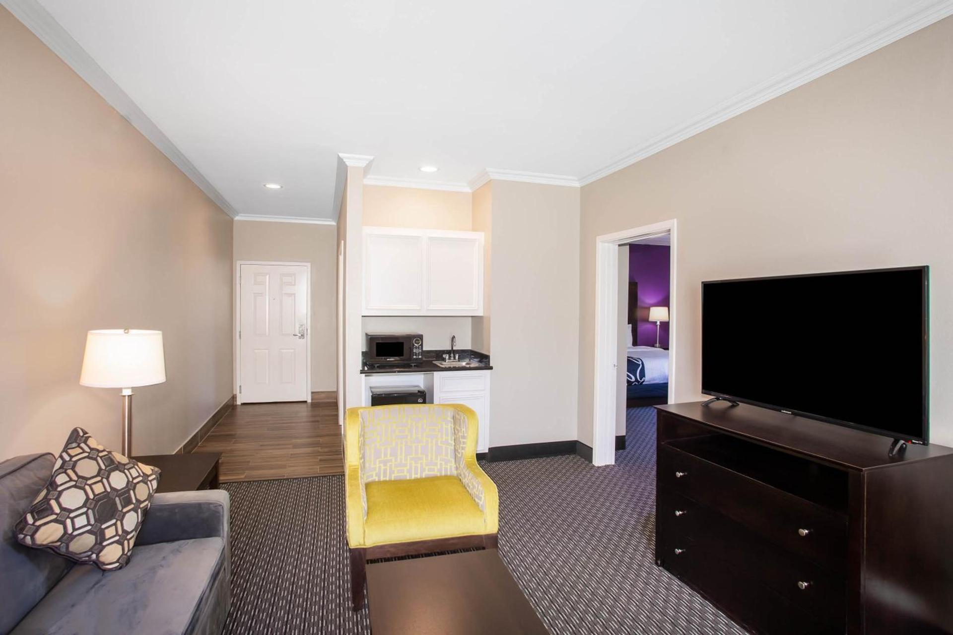 La Quinta by Wyndham Columbus TX photo 11