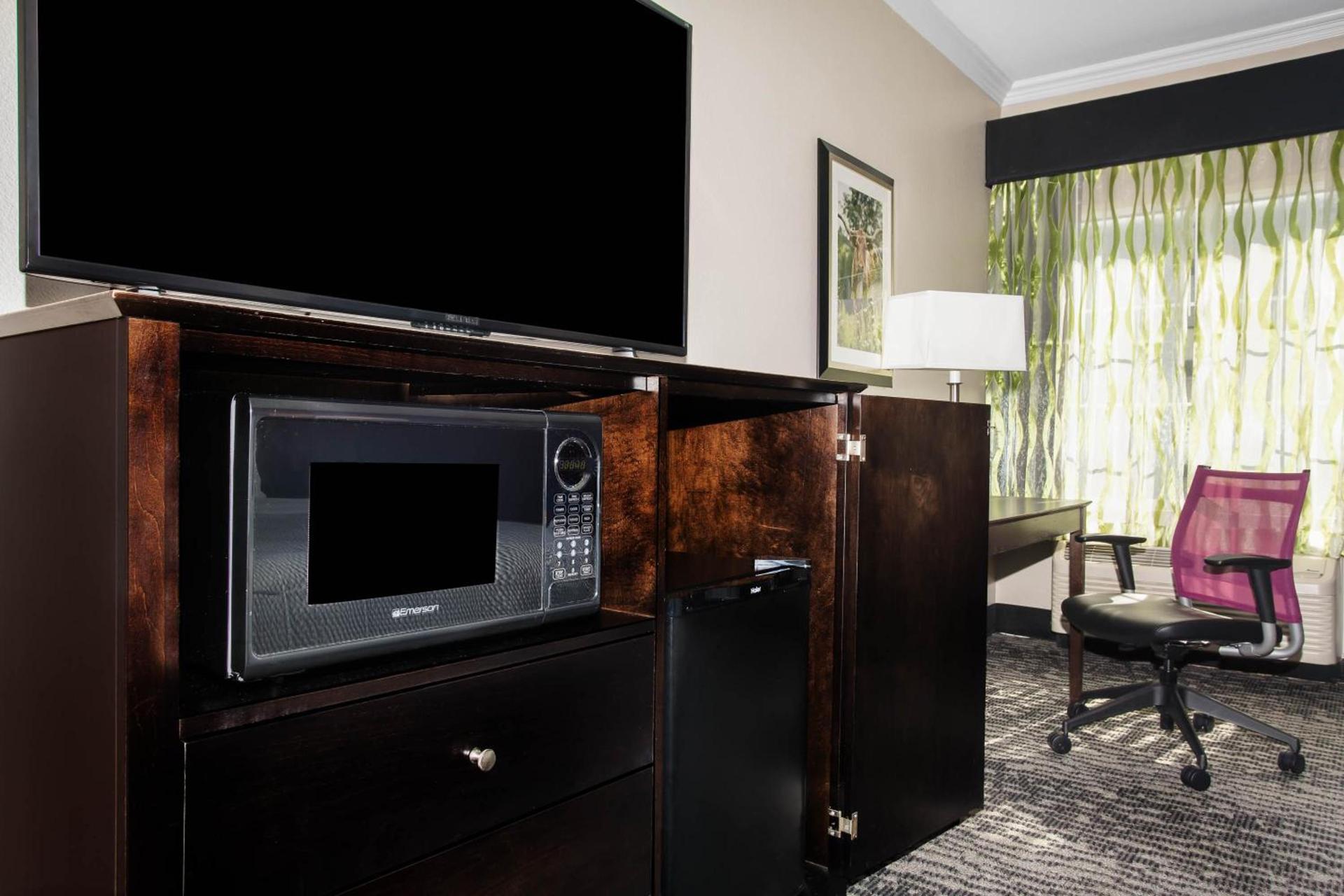 La Quinta by Wyndham Columbus TX photo 8