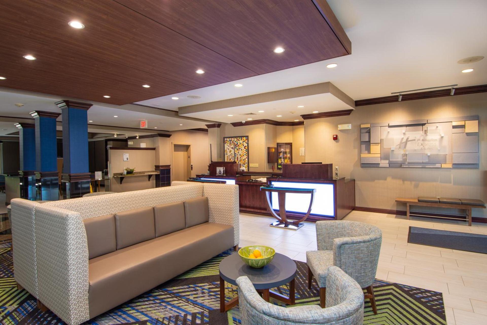 Holiday Inn Express and Suites Springfield Medical District by IHG photo 16