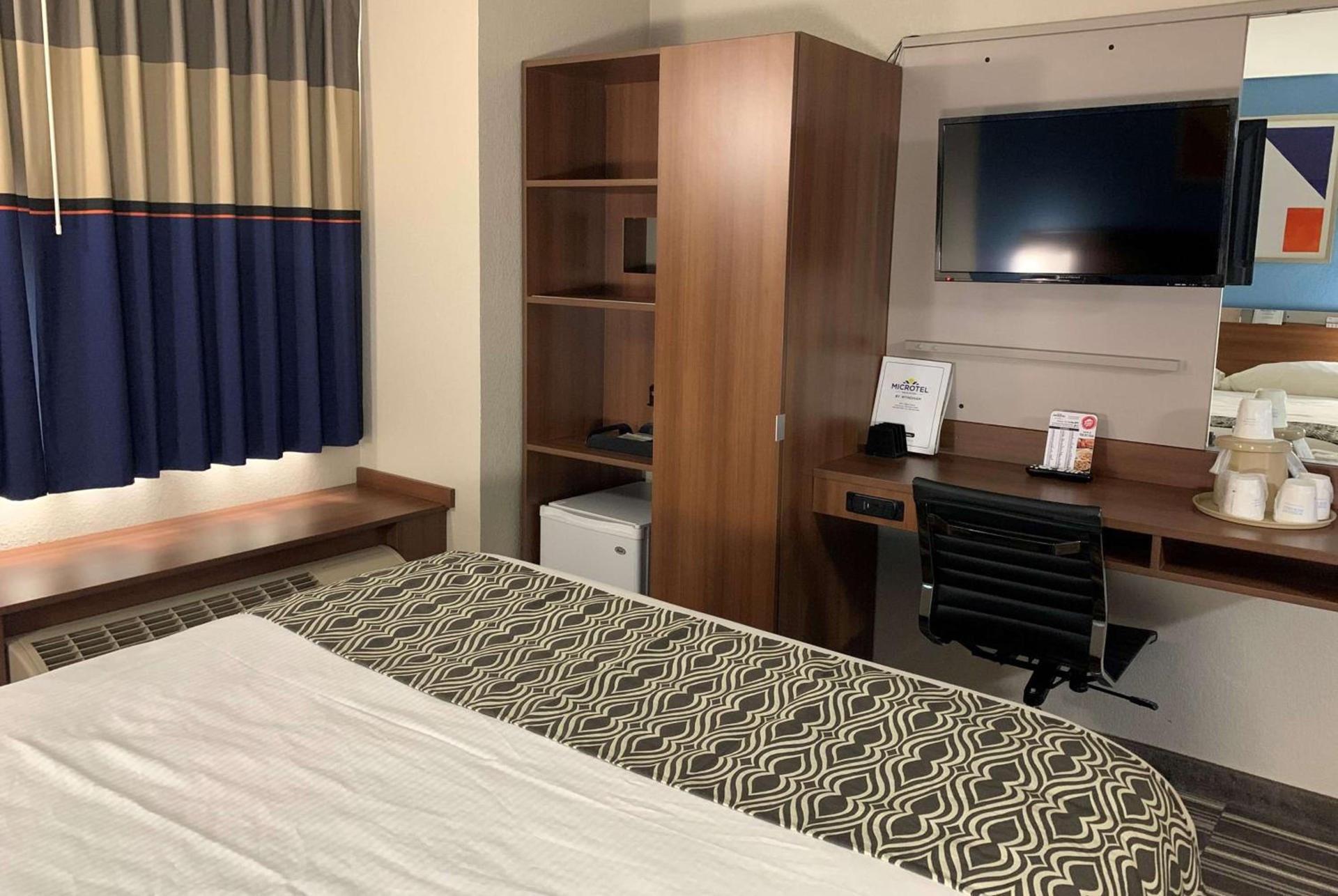 Microtel Inn & Suites by Wyndham Fond Du Lac photo 17