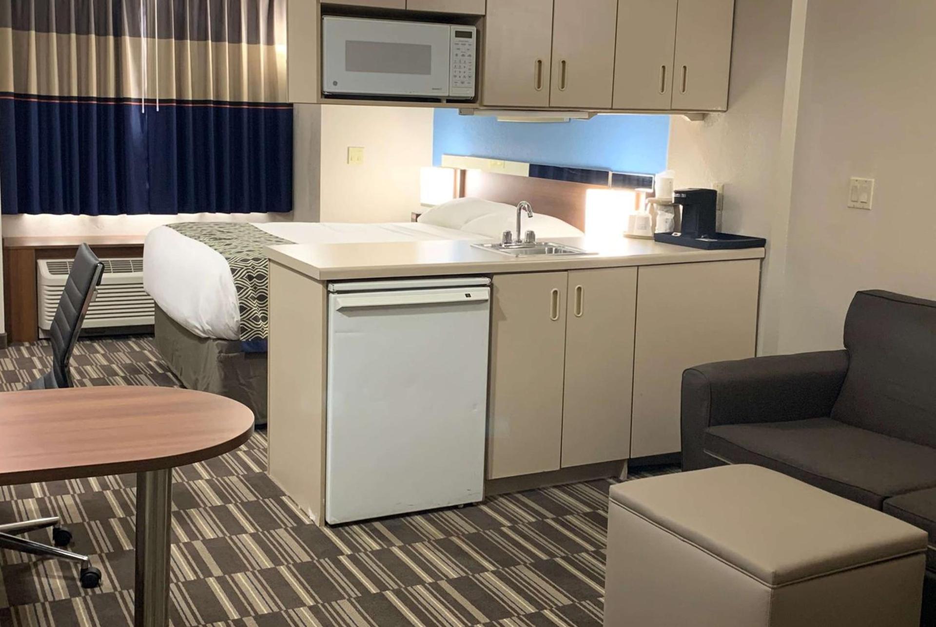 Microtel Inn & Suites by Wyndham Fond Du Lac photo 19