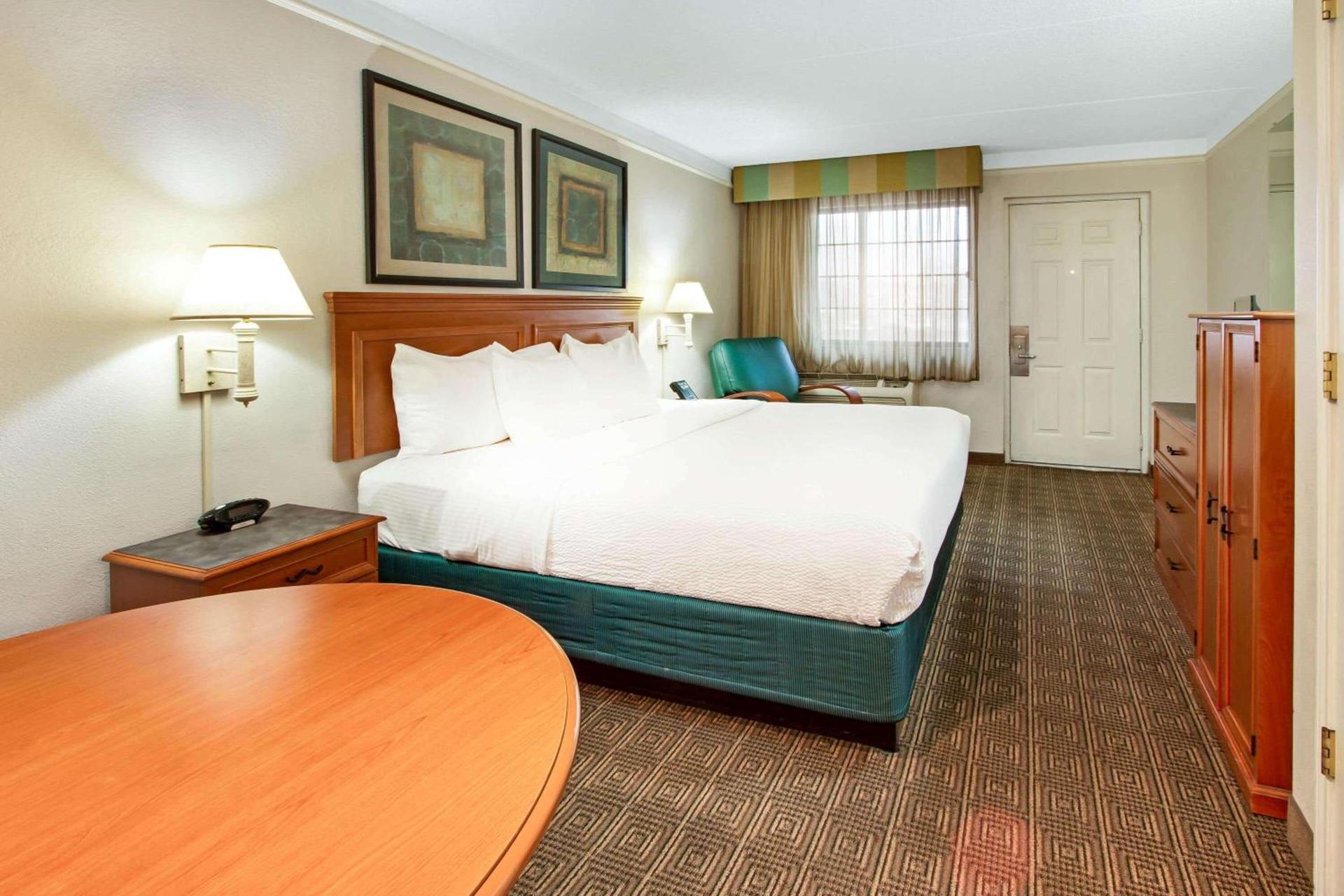 La Quinta Inn by Wyndham Albuquerque Airport photo 17