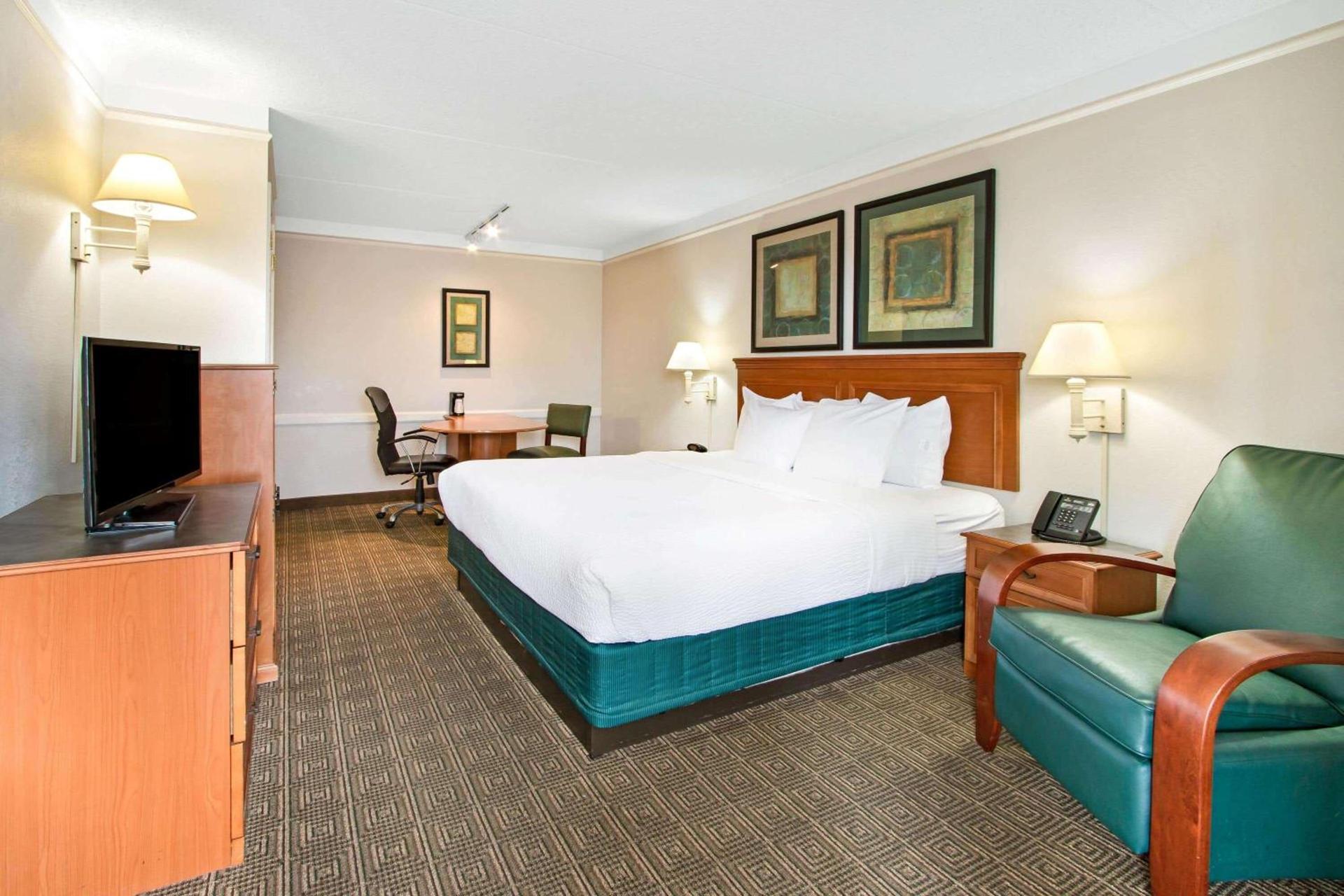 La Quinta Inn by Wyndham Albuquerque Airport photo 15