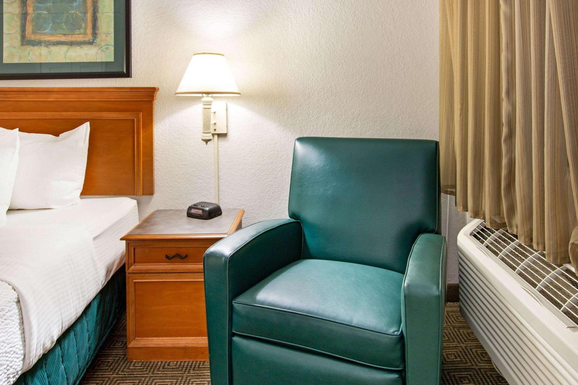 La Quinta Inn by Wyndham Albuquerque Airport photo 16