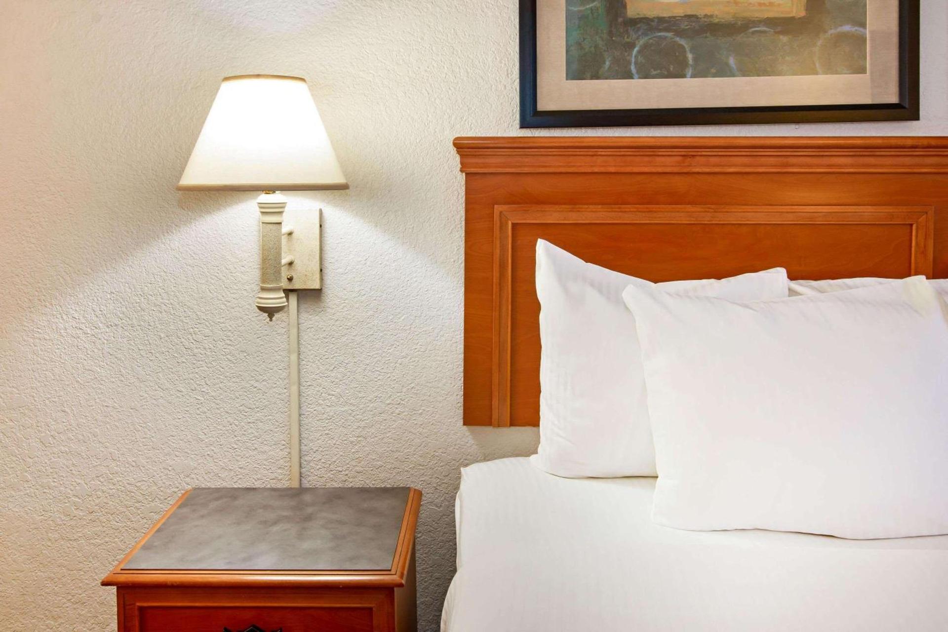 La Quinta Inn by Wyndham Albuquerque Airport photo 25