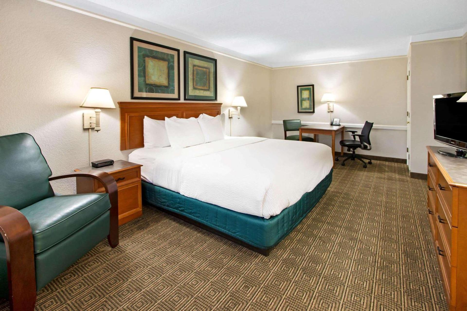 La Quinta Inn by Wyndham Albuquerque Airport photo 26