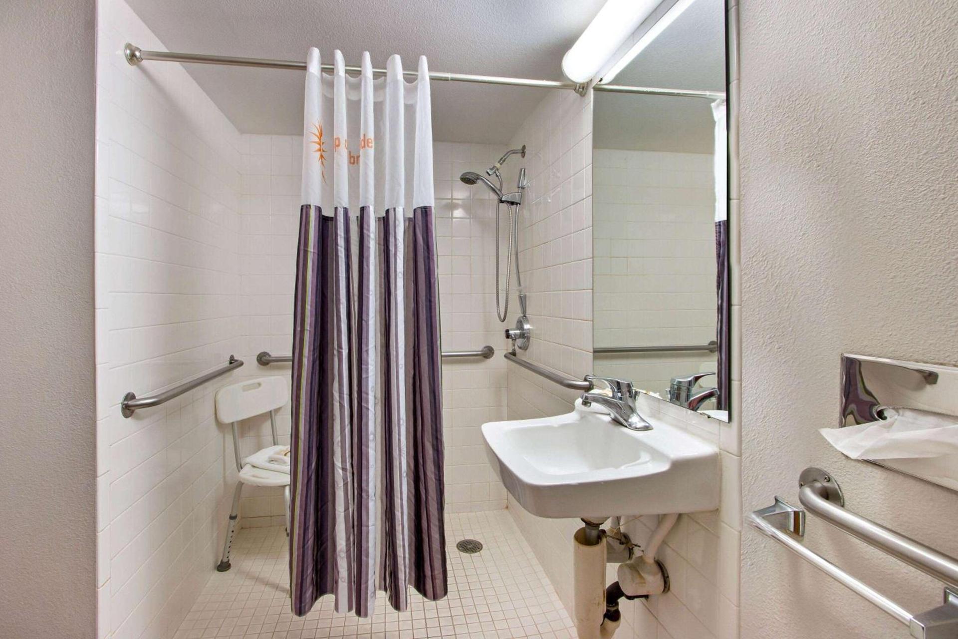 La Quinta Inn by Wyndham Albuquerque Airport photo 24