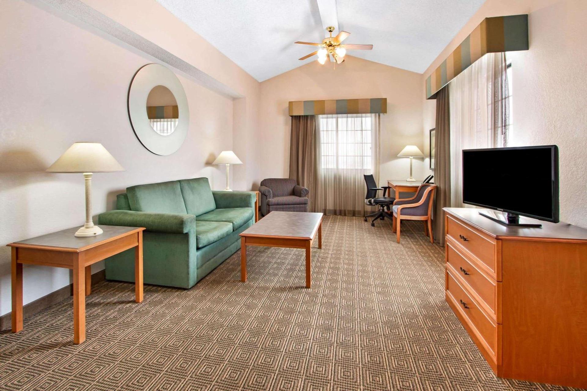 La Quinta Inn by Wyndham Albuquerque Airport photo 28