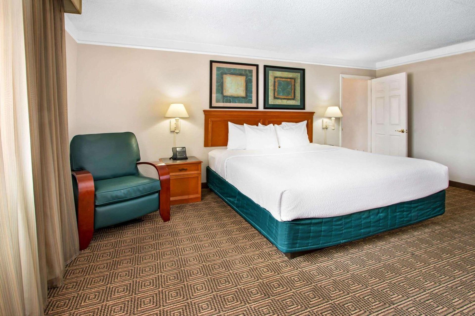 La Quinta Inn by Wyndham Albuquerque Airport photo 30