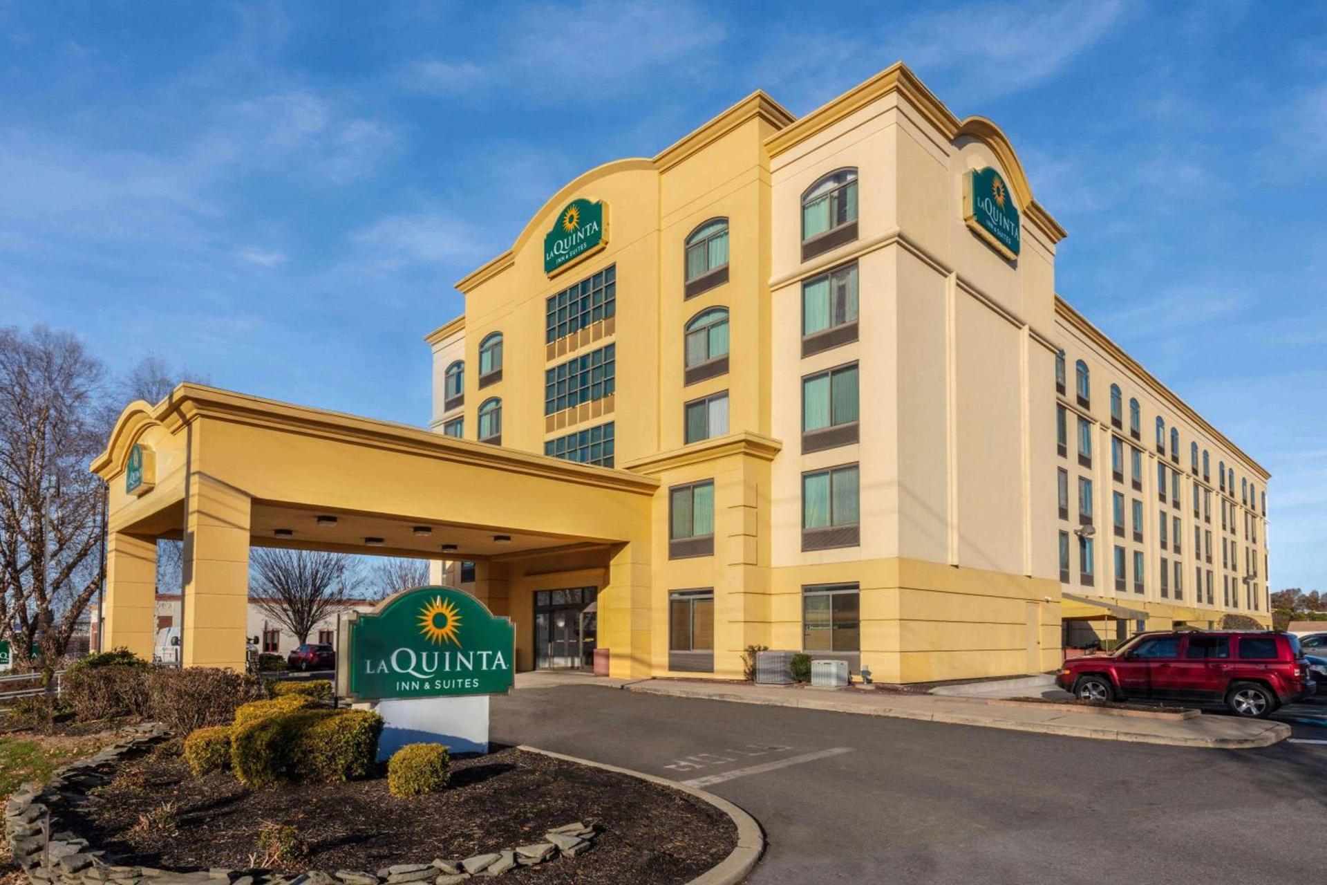 La Quinta by Wyndham Garden City photo 32
