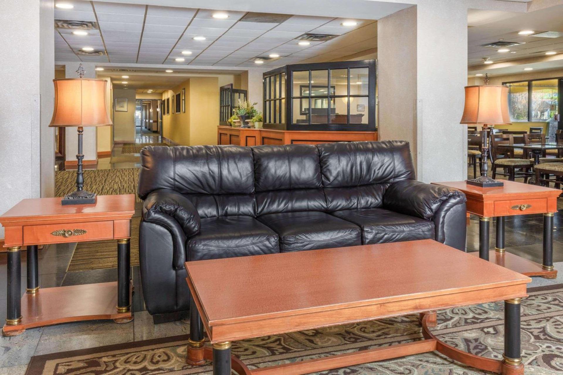 La Quinta by Wyndham Garden City photo 35