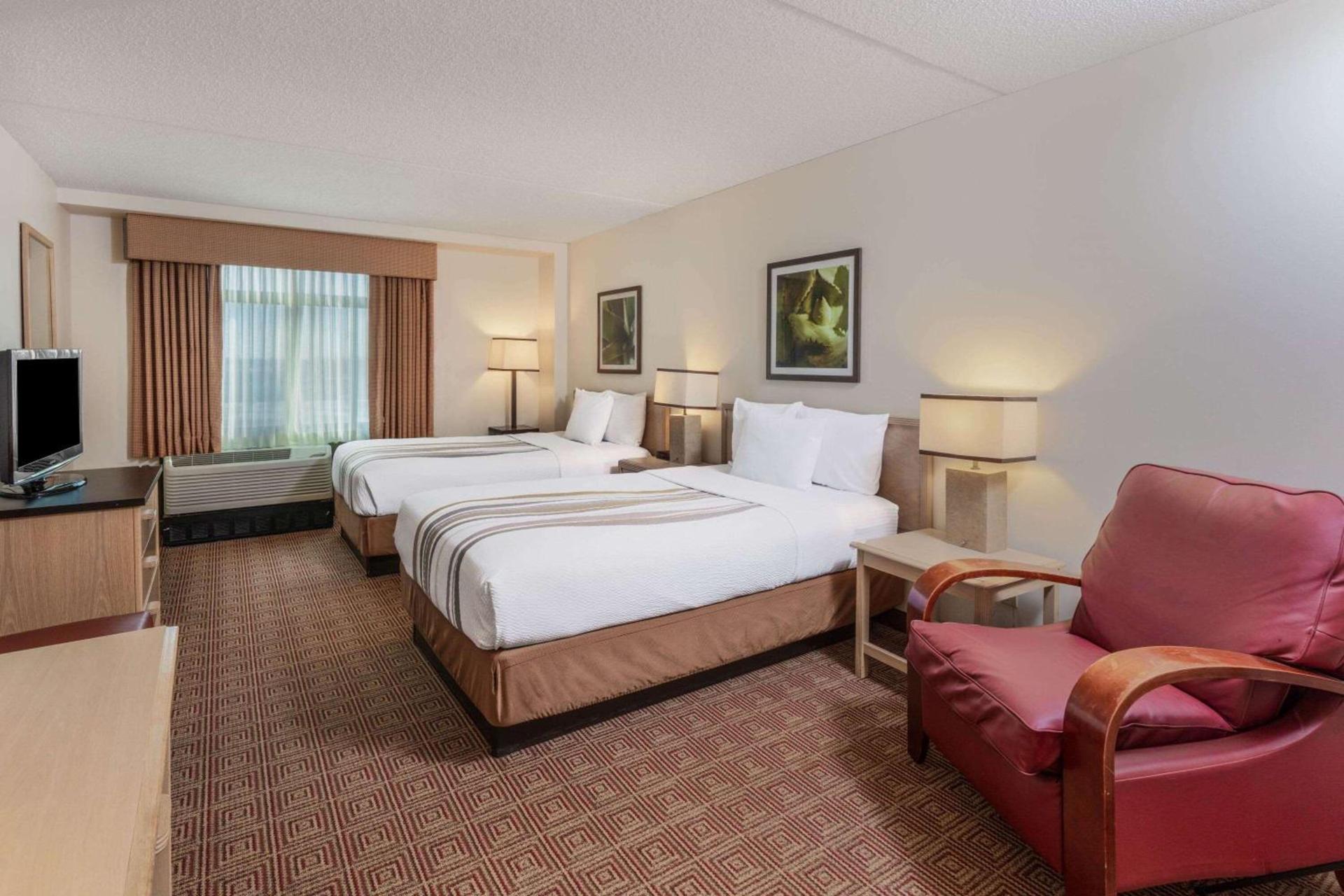 La Quinta by Wyndham Garden City photo 41