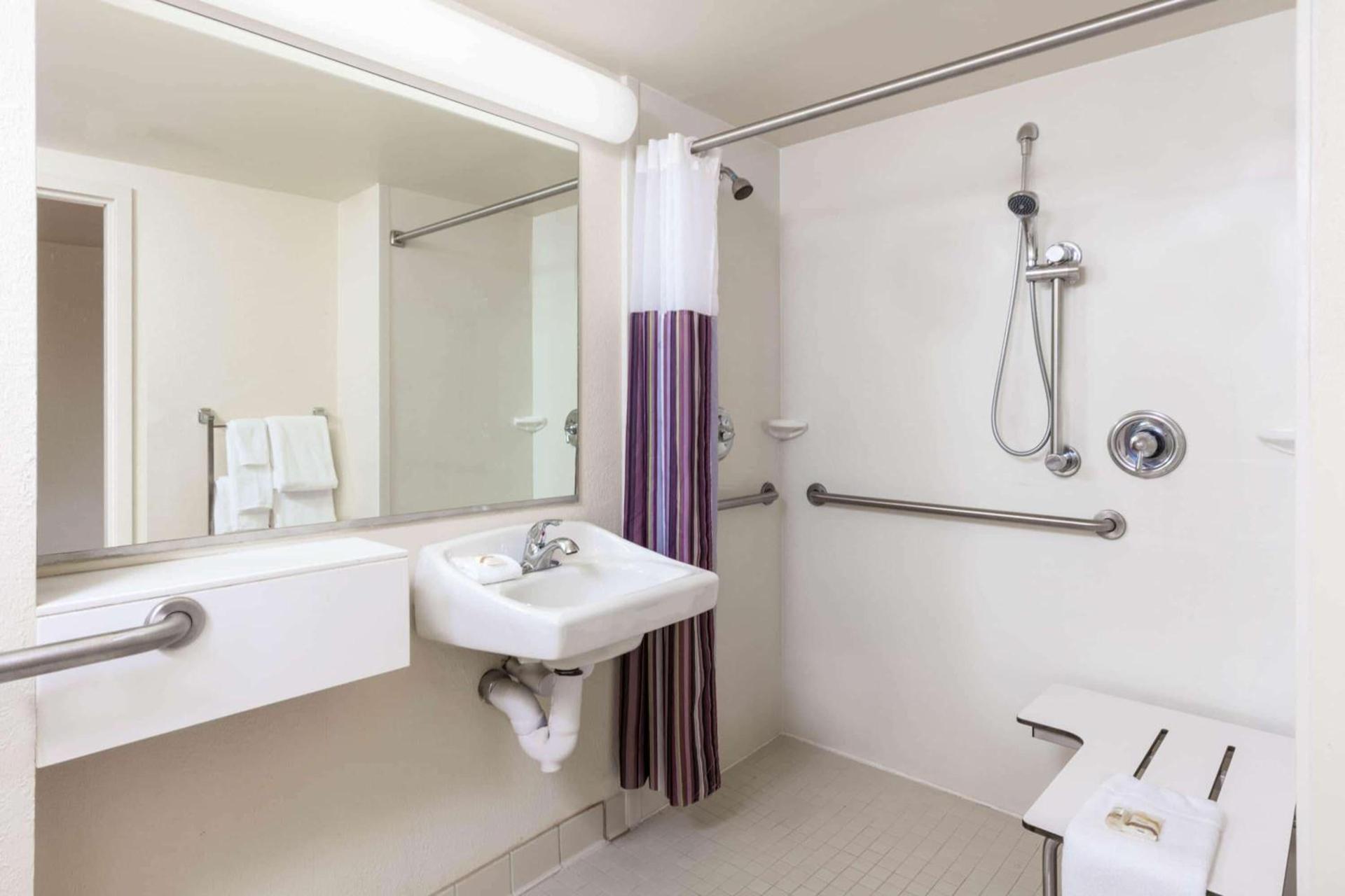 La Quinta by Wyndham Garden City photo 47