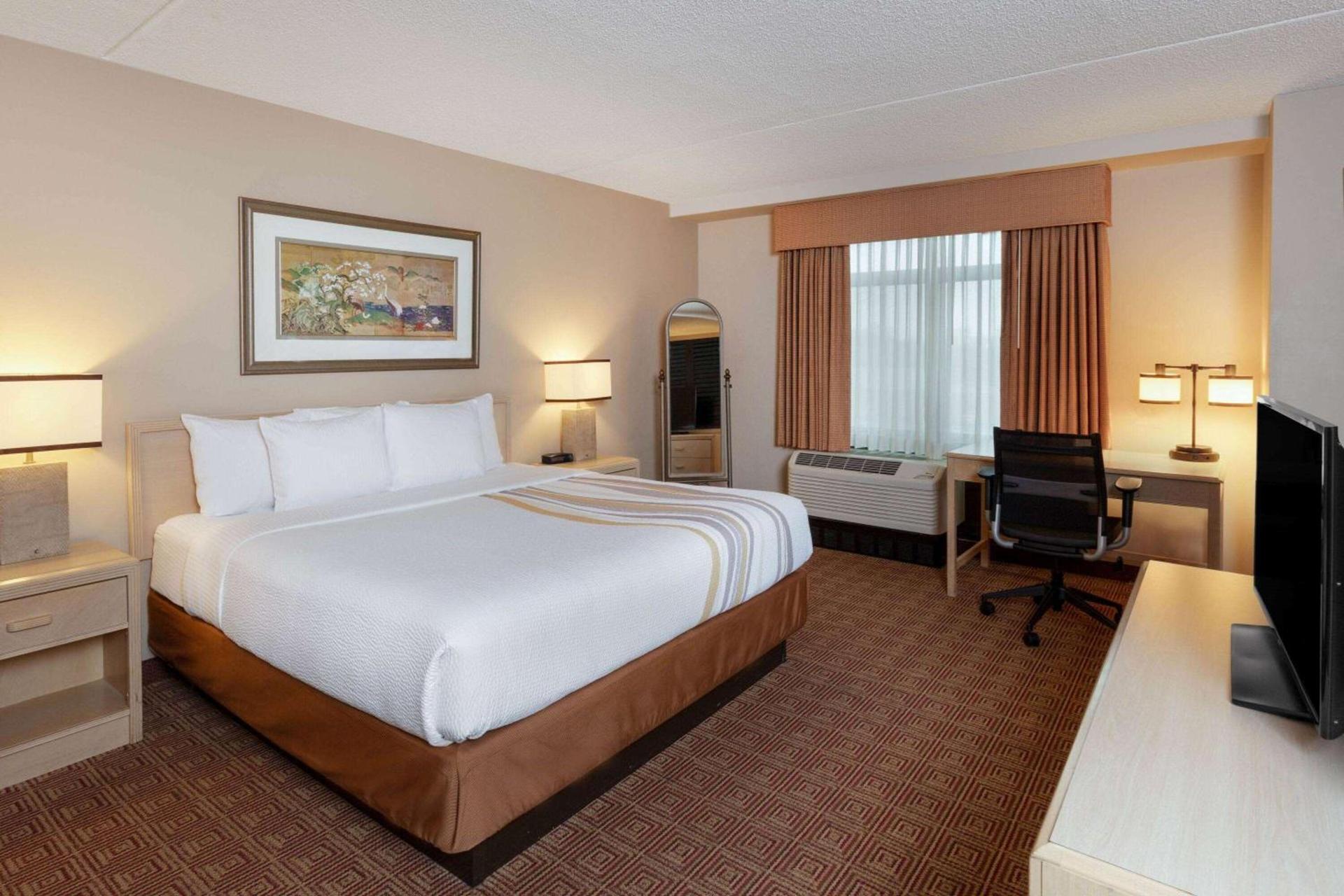 La Quinta by Wyndham Garden City photo 50