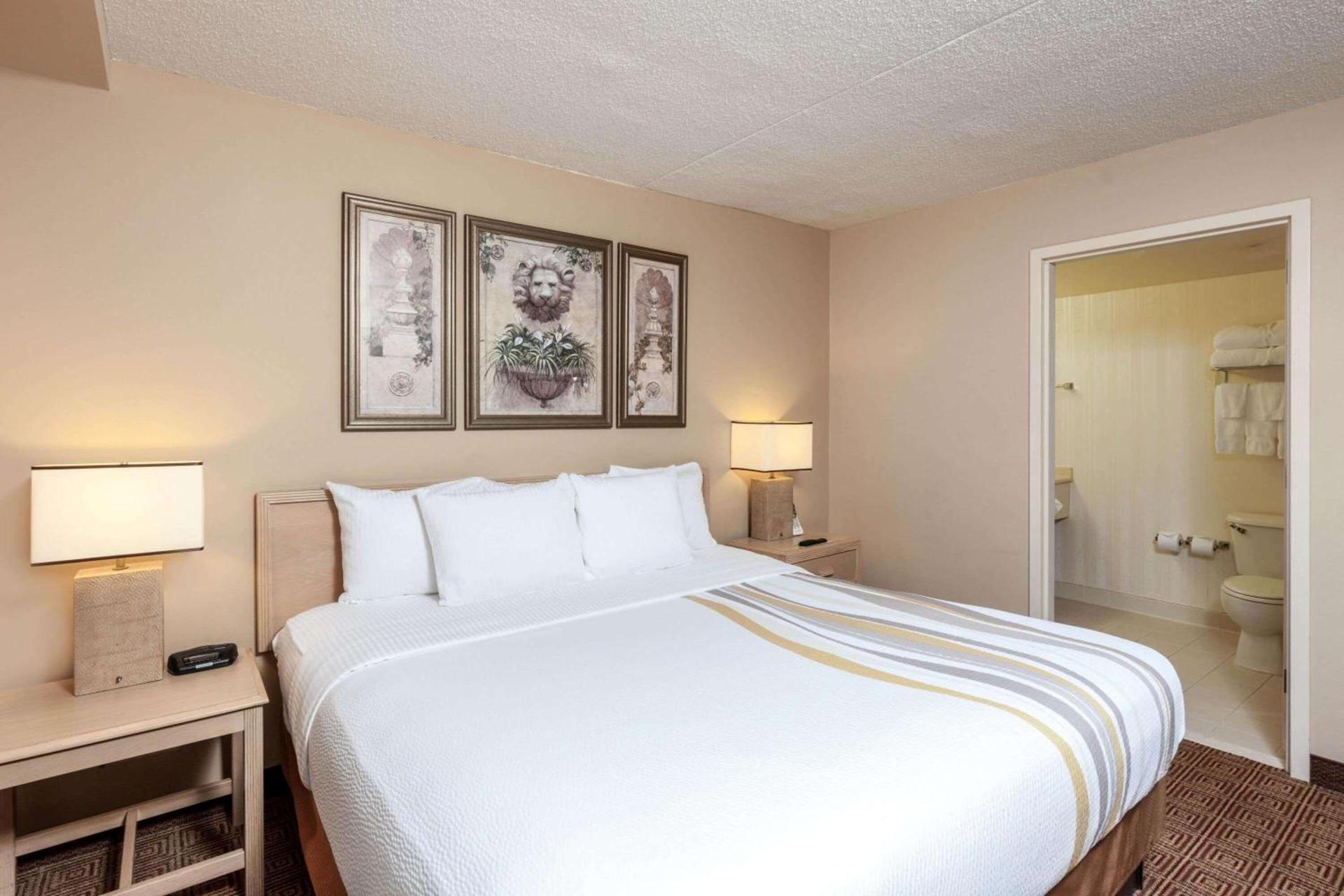 La Quinta by Wyndham Garden City photo 52