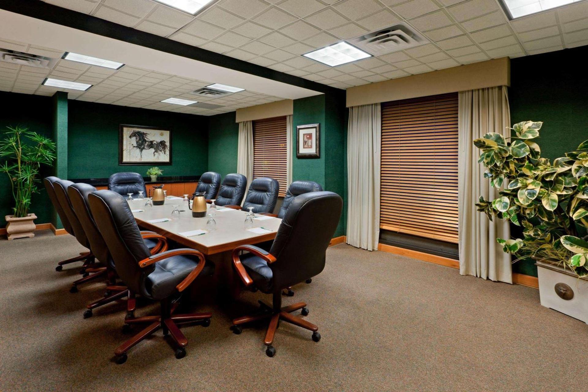 La Quinta by Wyndham Garden City photo 60