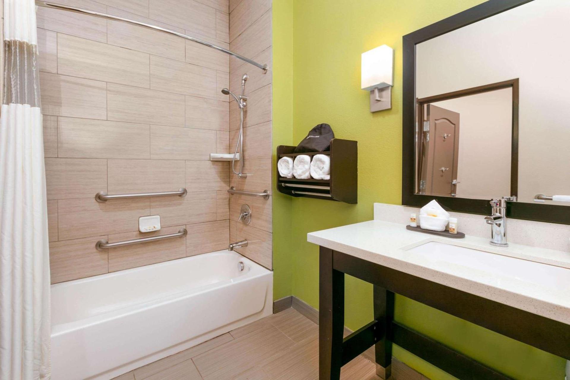 La Quinta by Wyndham Tyler - University Area photo 10