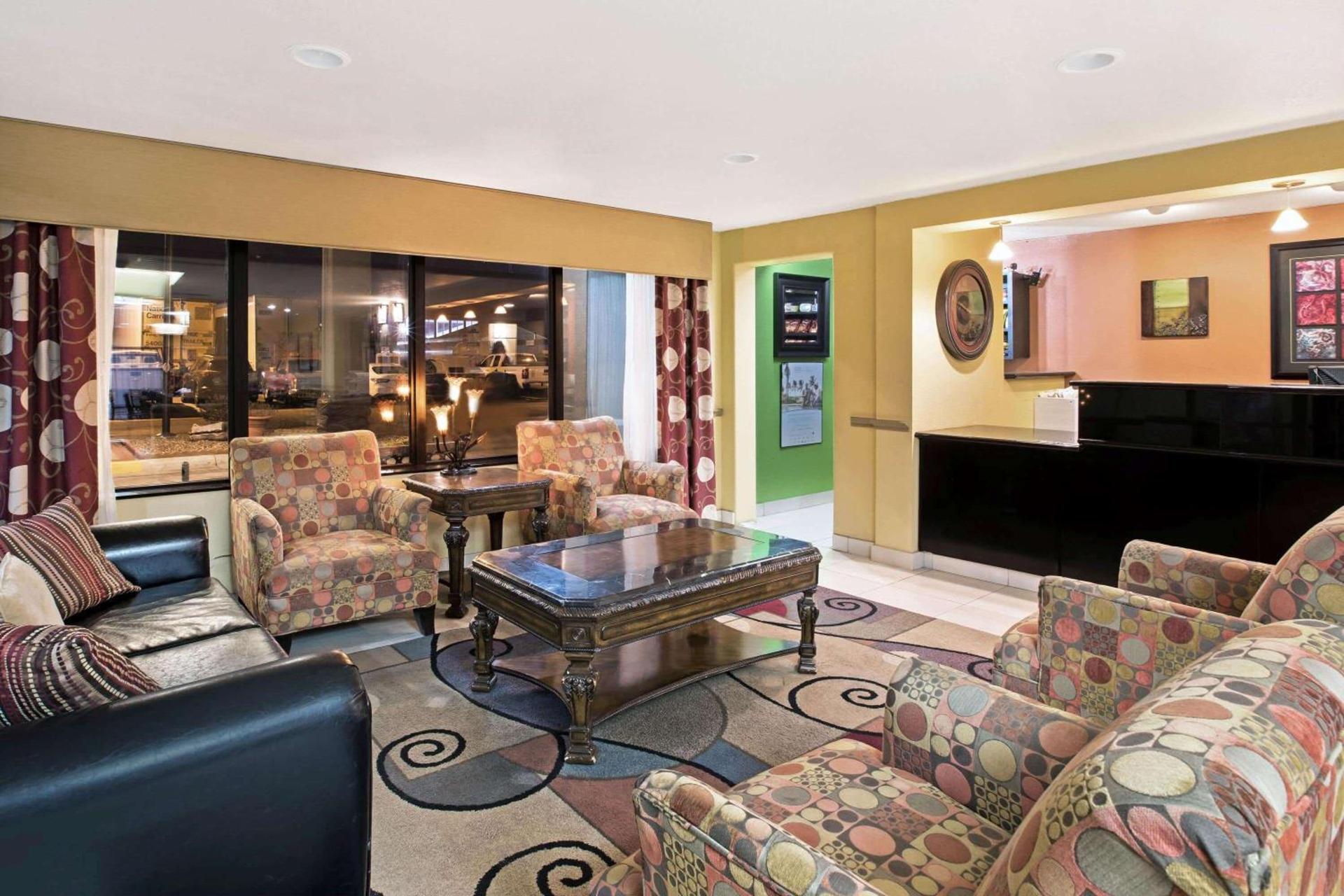 La Quinta by Wyndham Salina photo 25