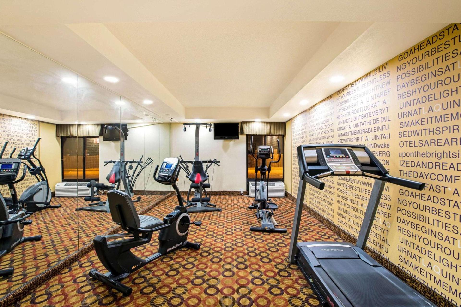 La Quinta by Wyndham Salina photo 24
