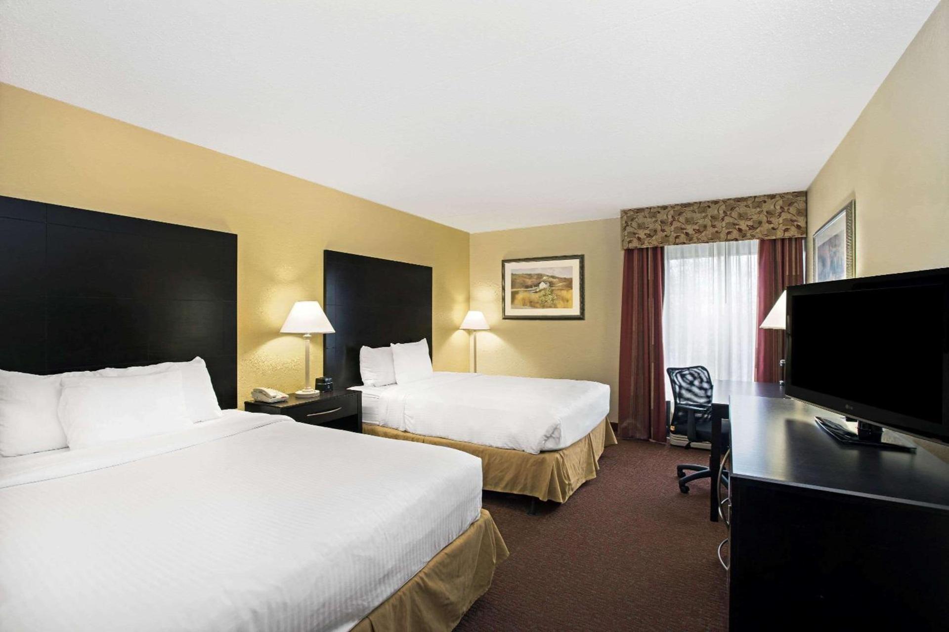 La Quinta by Wyndham Salina photo 23