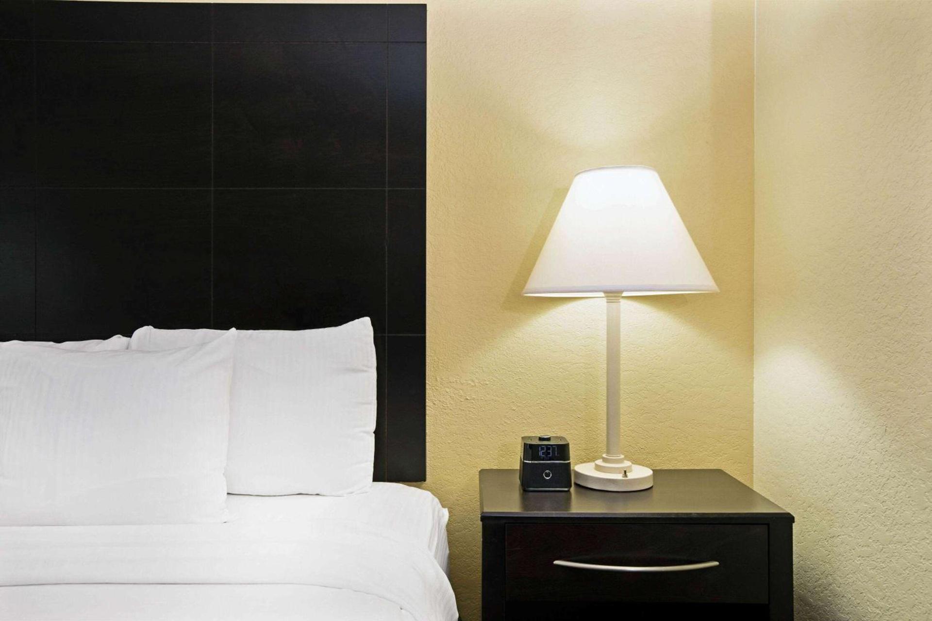 La Quinta by Wyndham Salina photo 22