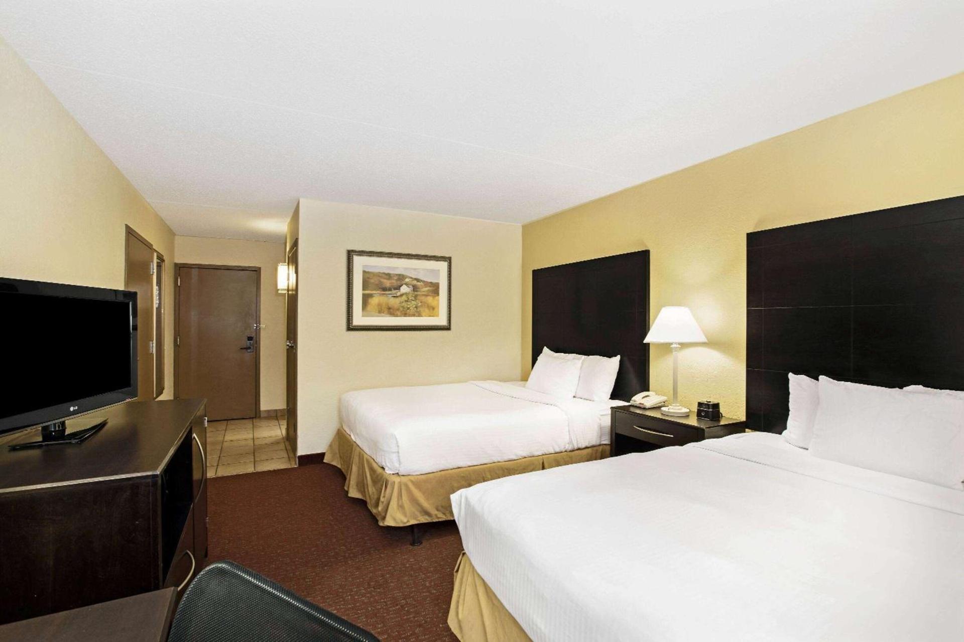 La Quinta by Wyndham Salina photo 21