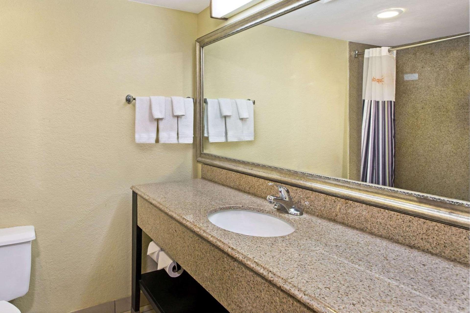 La Quinta by Wyndham Salina photo 19