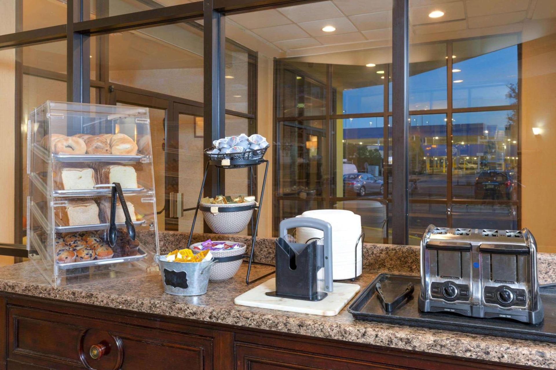 La Quinta by Wyndham Secaucus Meadowlands photo 37