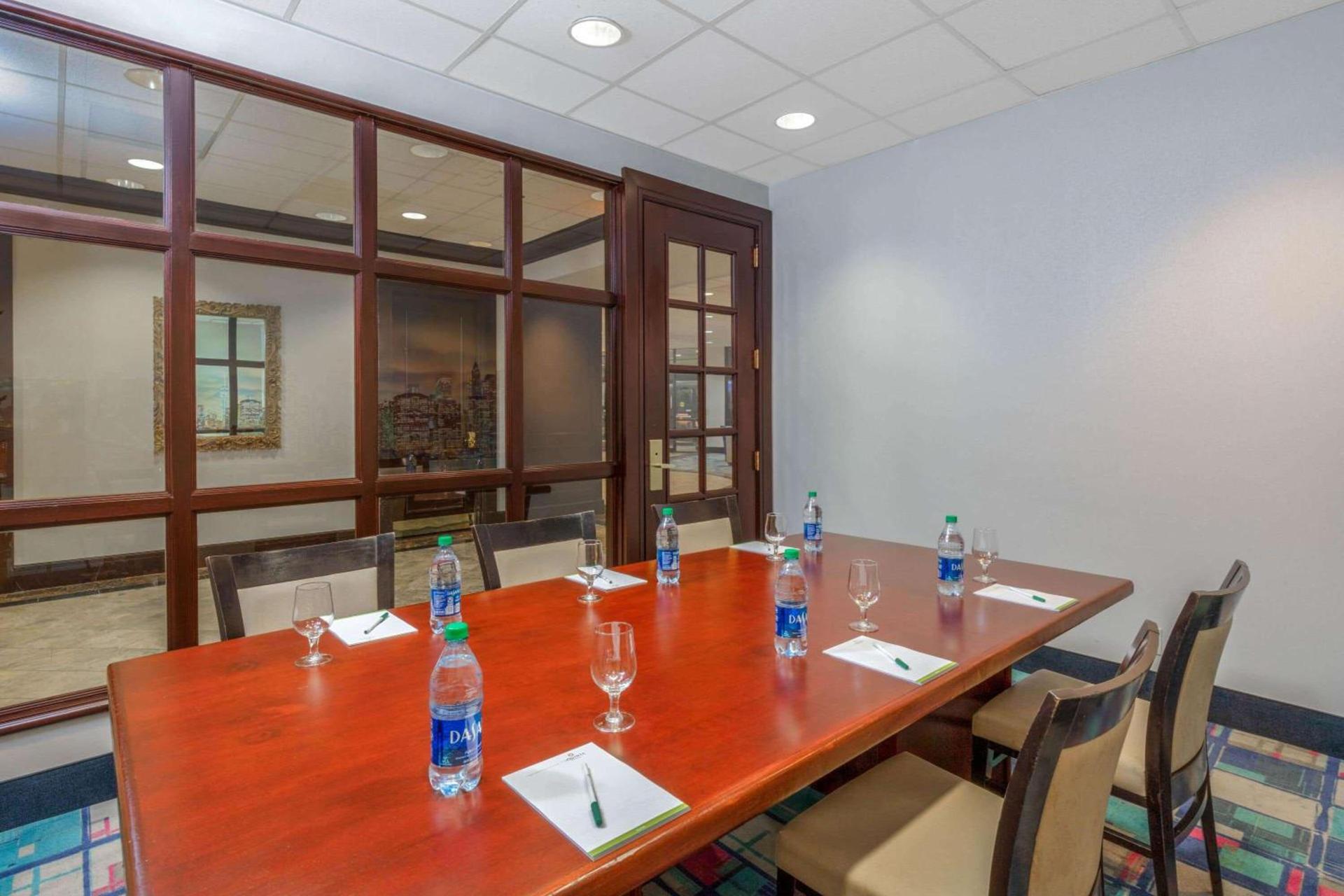 La Quinta by Wyndham Secaucus Meadowlands photo 32