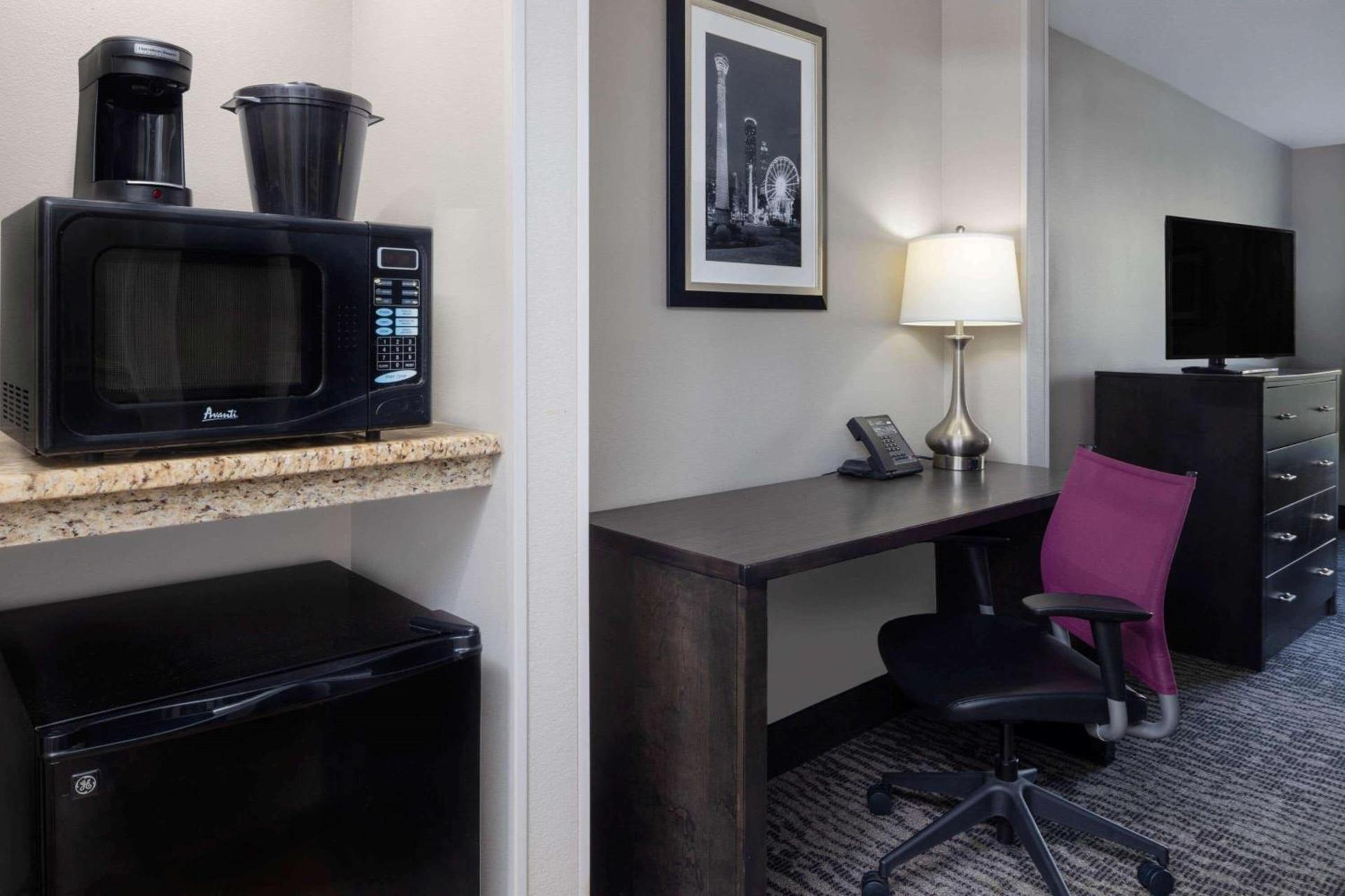 La Quinta by Wyndham Kennesaw photo 80