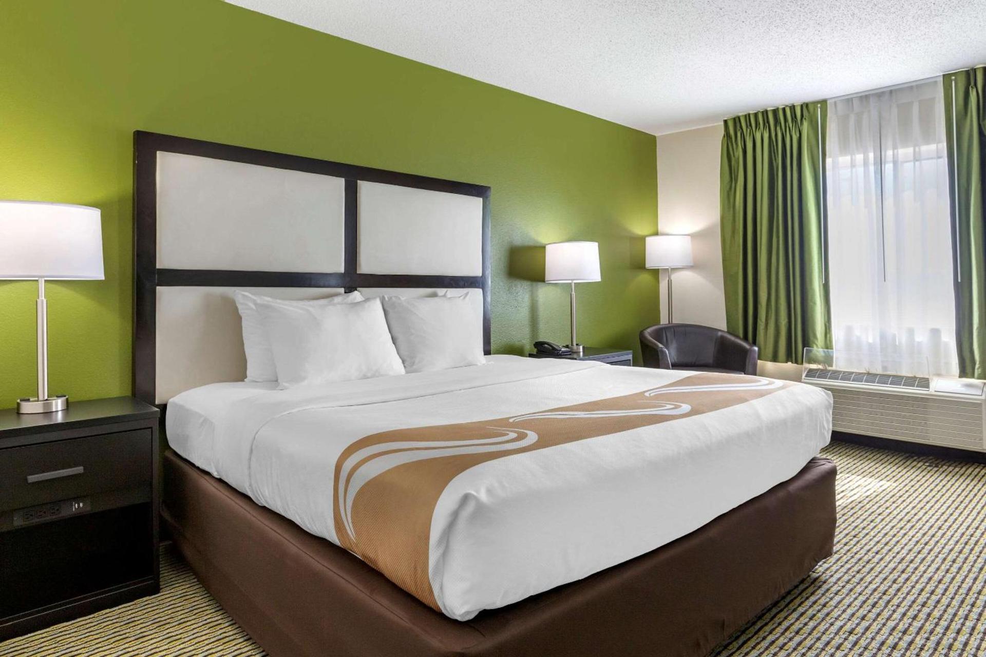 Quality Inn & Suites photo 13