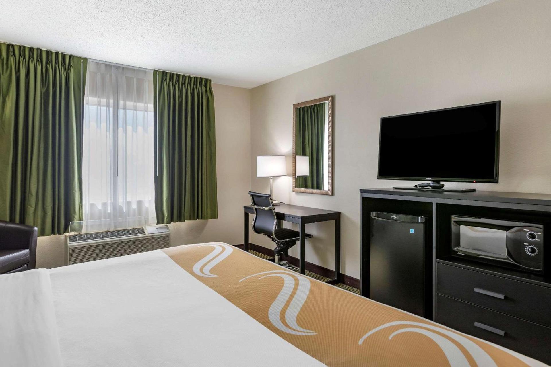 Quality Inn & Suites photo 14
